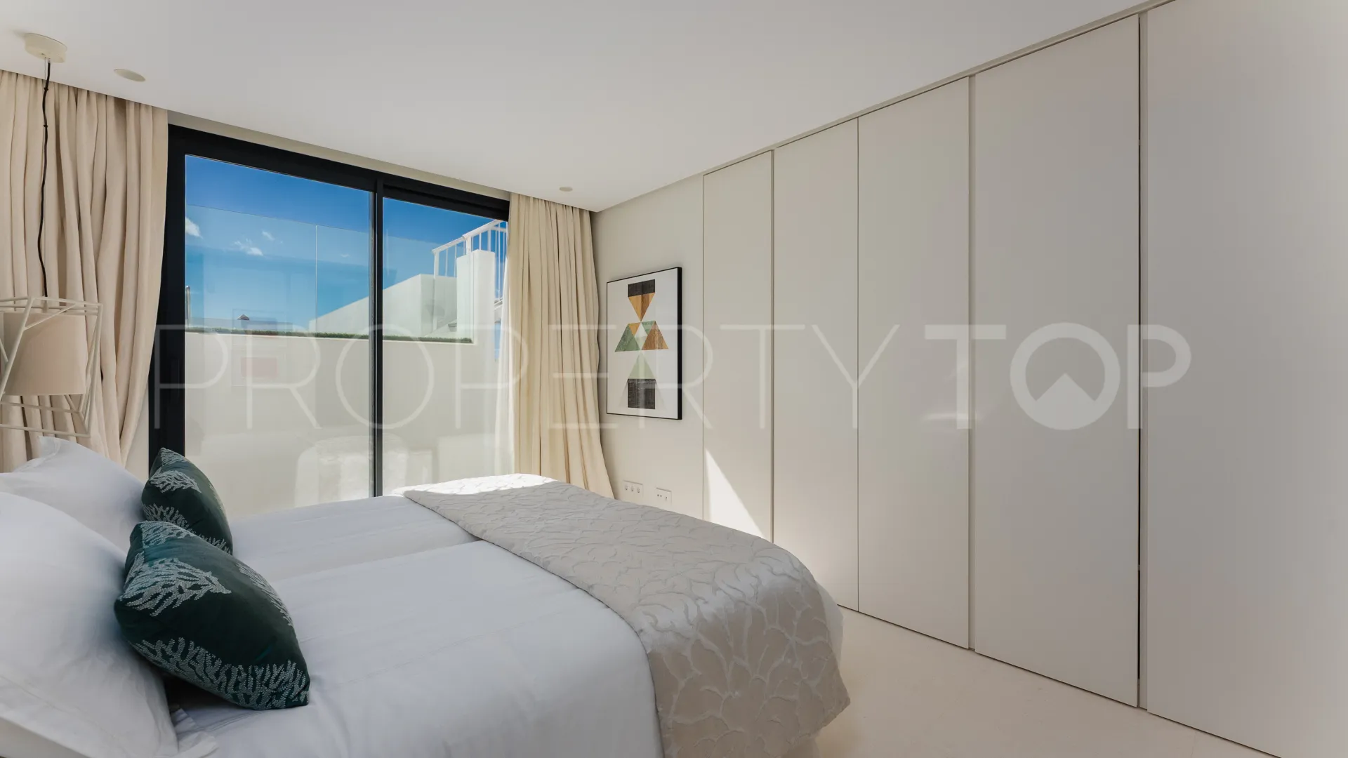 Villa en venta con 4 dormitorios en Nueva Andalucia