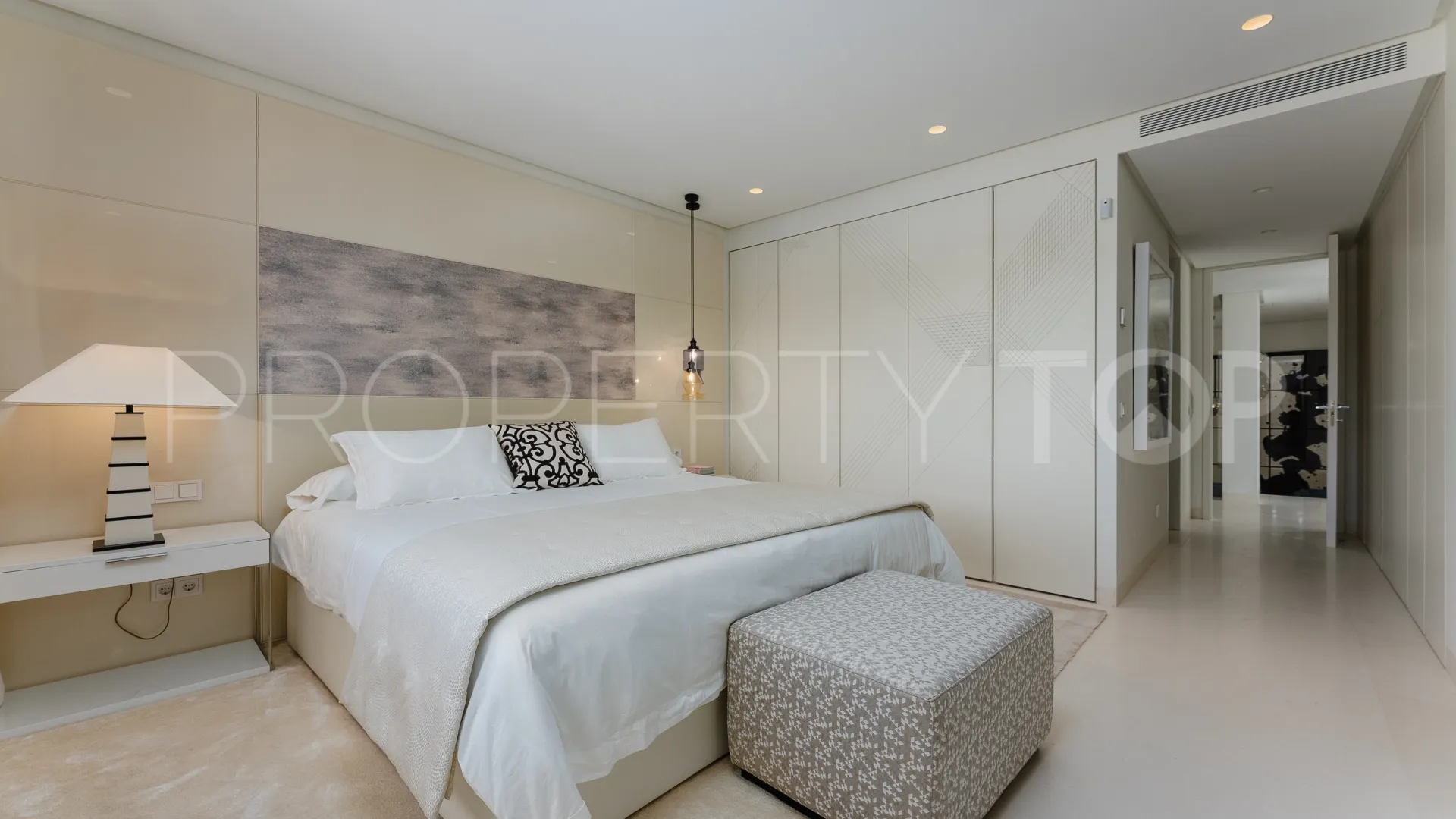 Villa en venta con 4 dormitorios en Nueva Andalucia