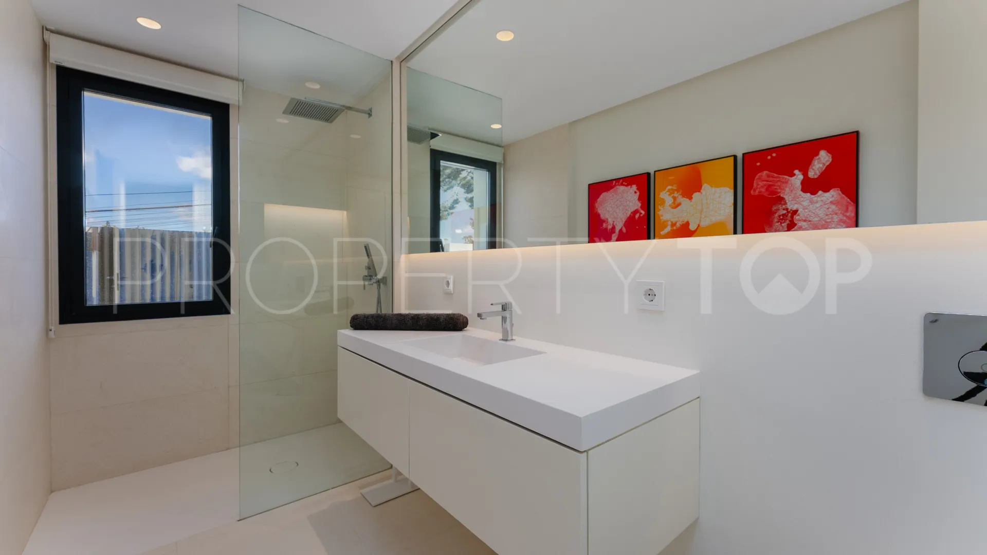 Villa en venta con 4 dormitorios en Nueva Andalucia