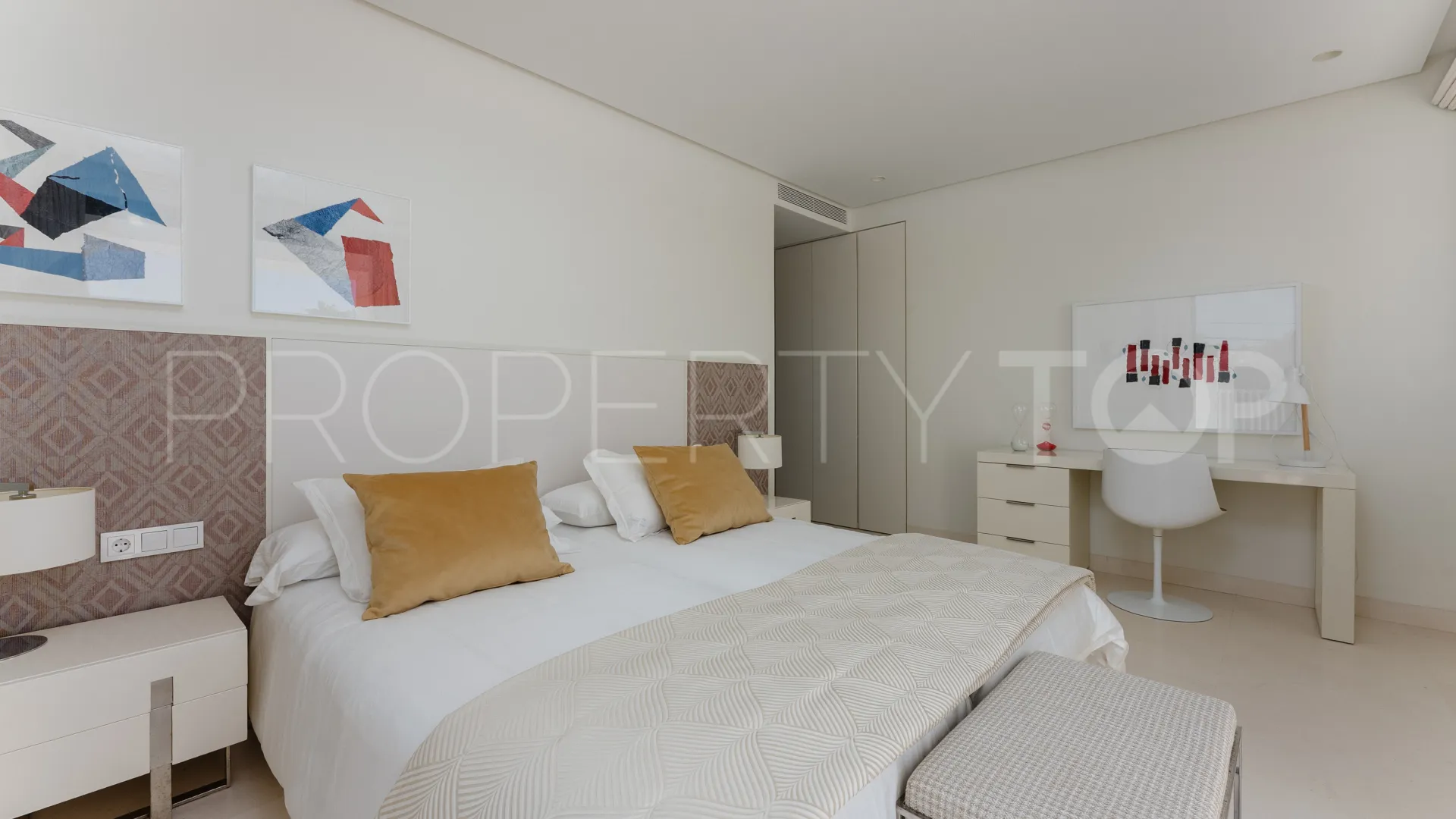 Villa en venta con 4 dormitorios en Nueva Andalucia