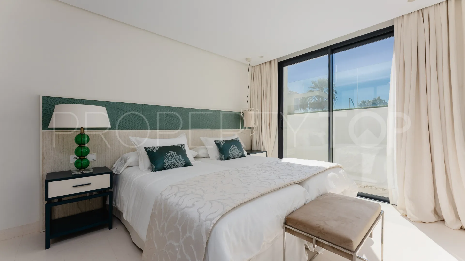 Villa en venta con 4 dormitorios en Nueva Andalucia