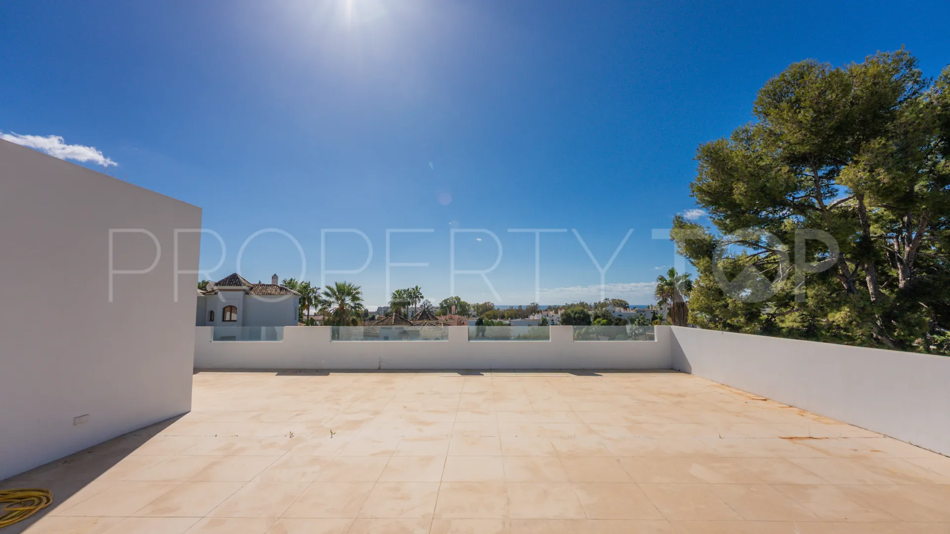 Villa en venta con 4 dormitorios en Nueva Andalucia