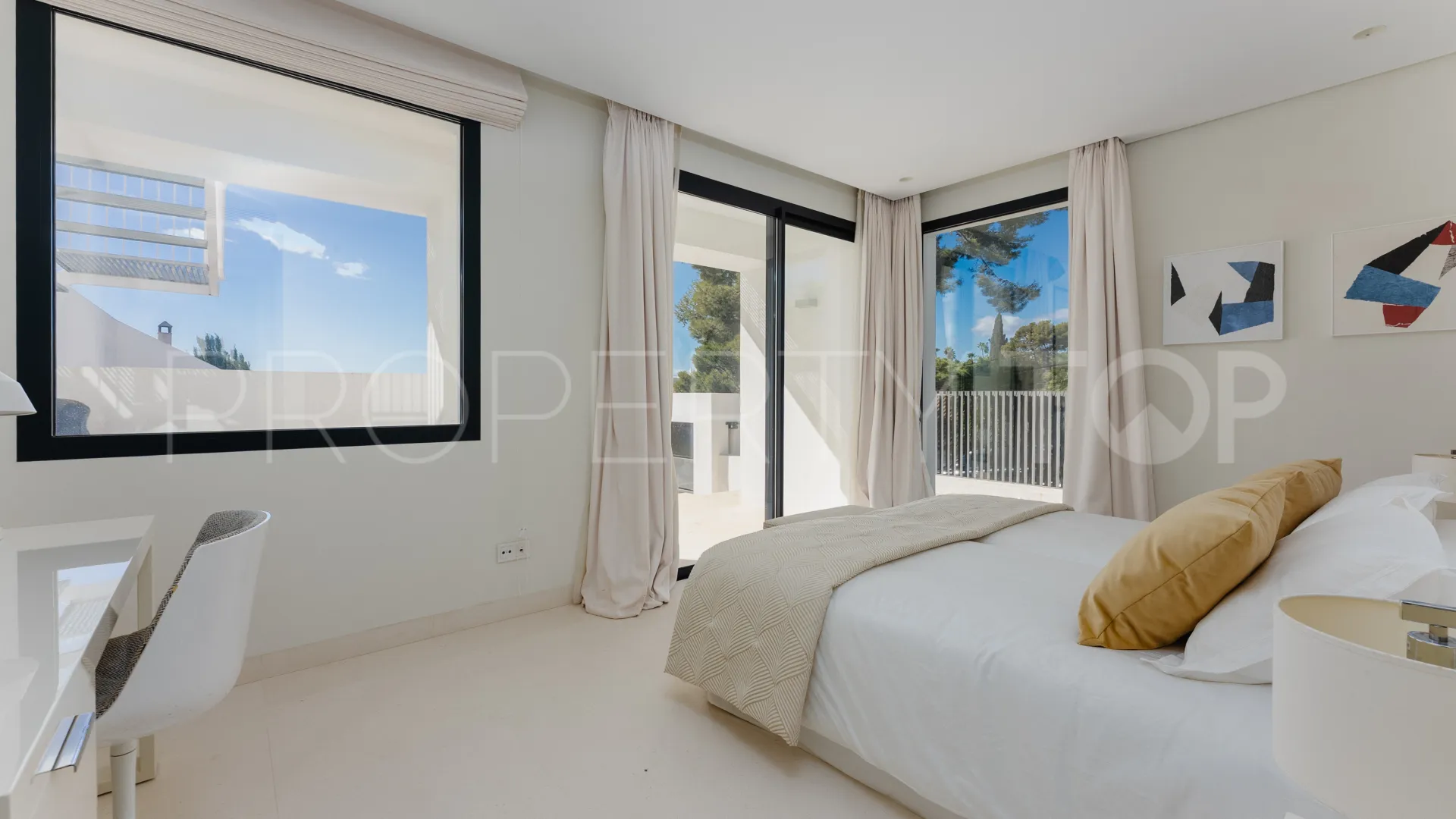 Villa en venta con 4 dormitorios en Nueva Andalucia
