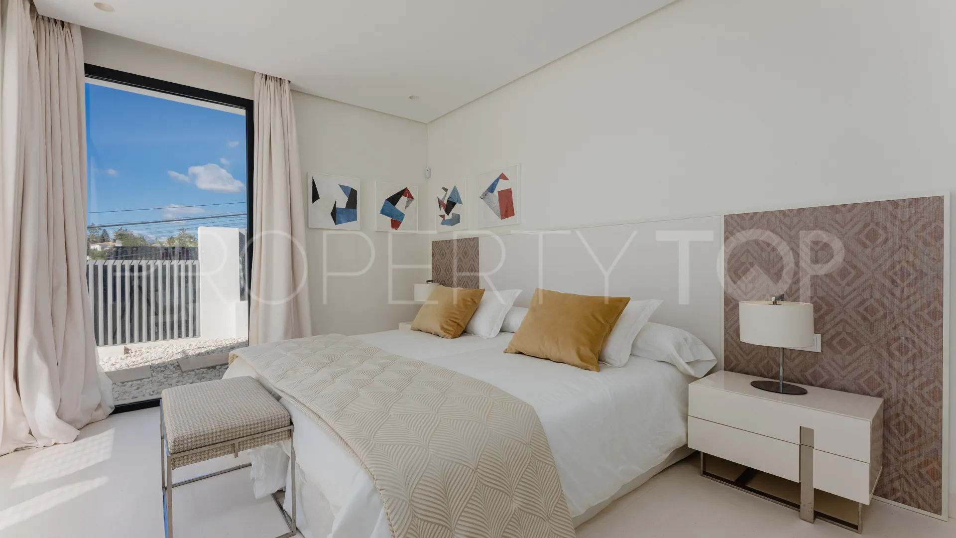 Villa en venta con 4 dormitorios en Nueva Andalucia