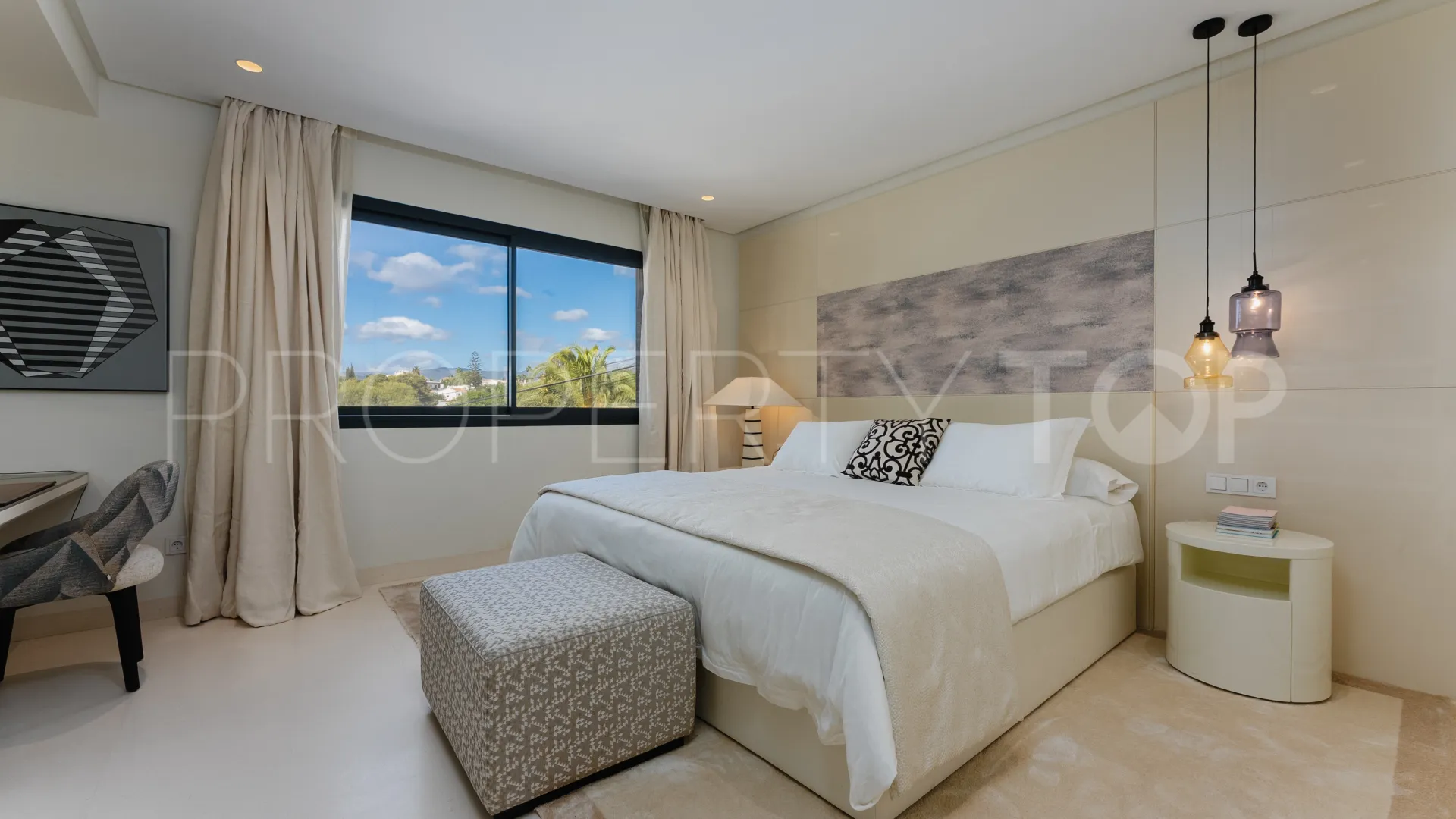 Villa en venta con 4 dormitorios en Nueva Andalucia