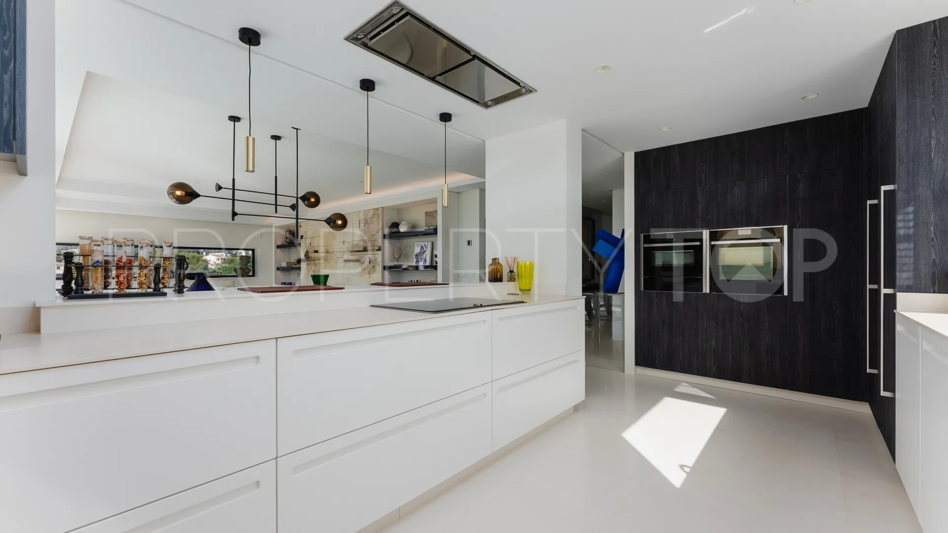 Villa en venta con 4 dormitorios en Nueva Andalucia