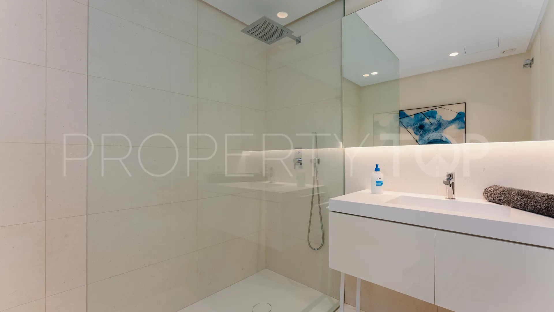Villa en venta con 4 dormitorios en Nueva Andalucia