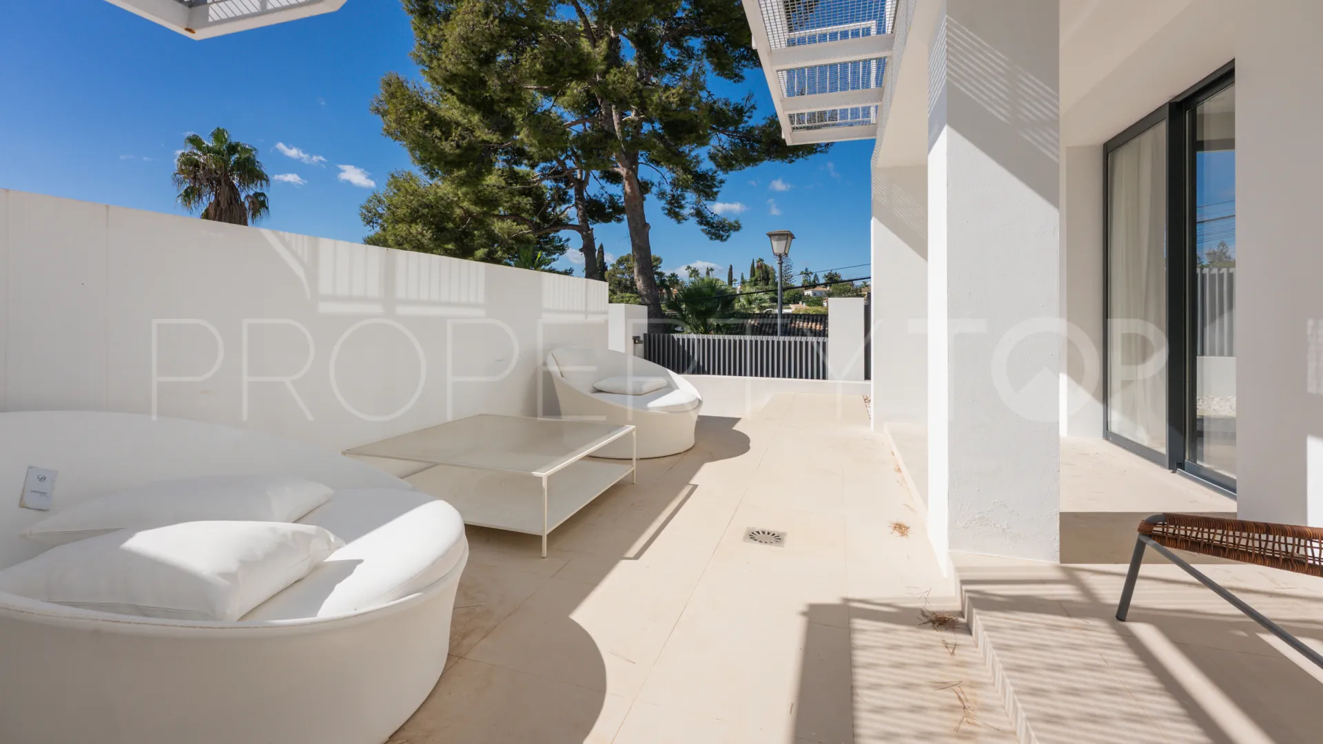 Villa en venta con 4 dormitorios en Nueva Andalucia