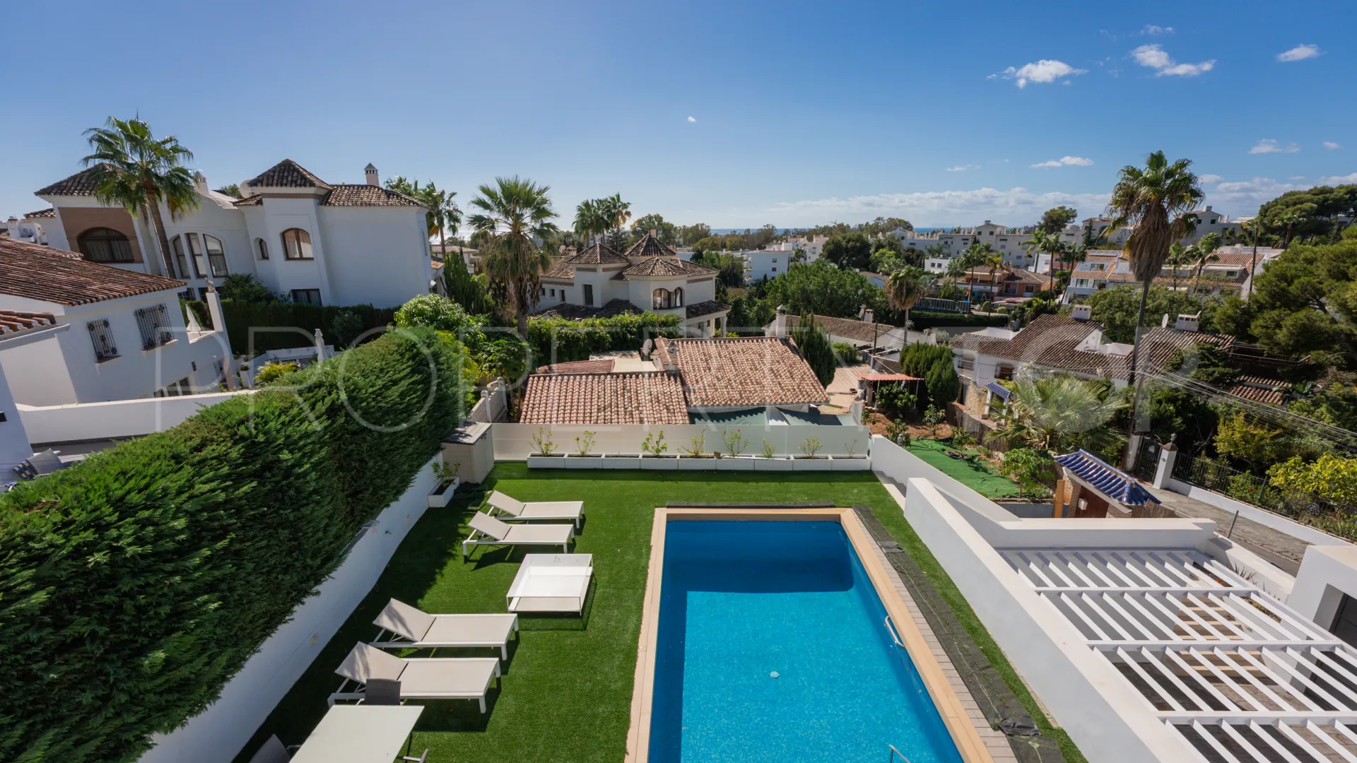Villa en venta con 4 dormitorios en Nueva Andalucia