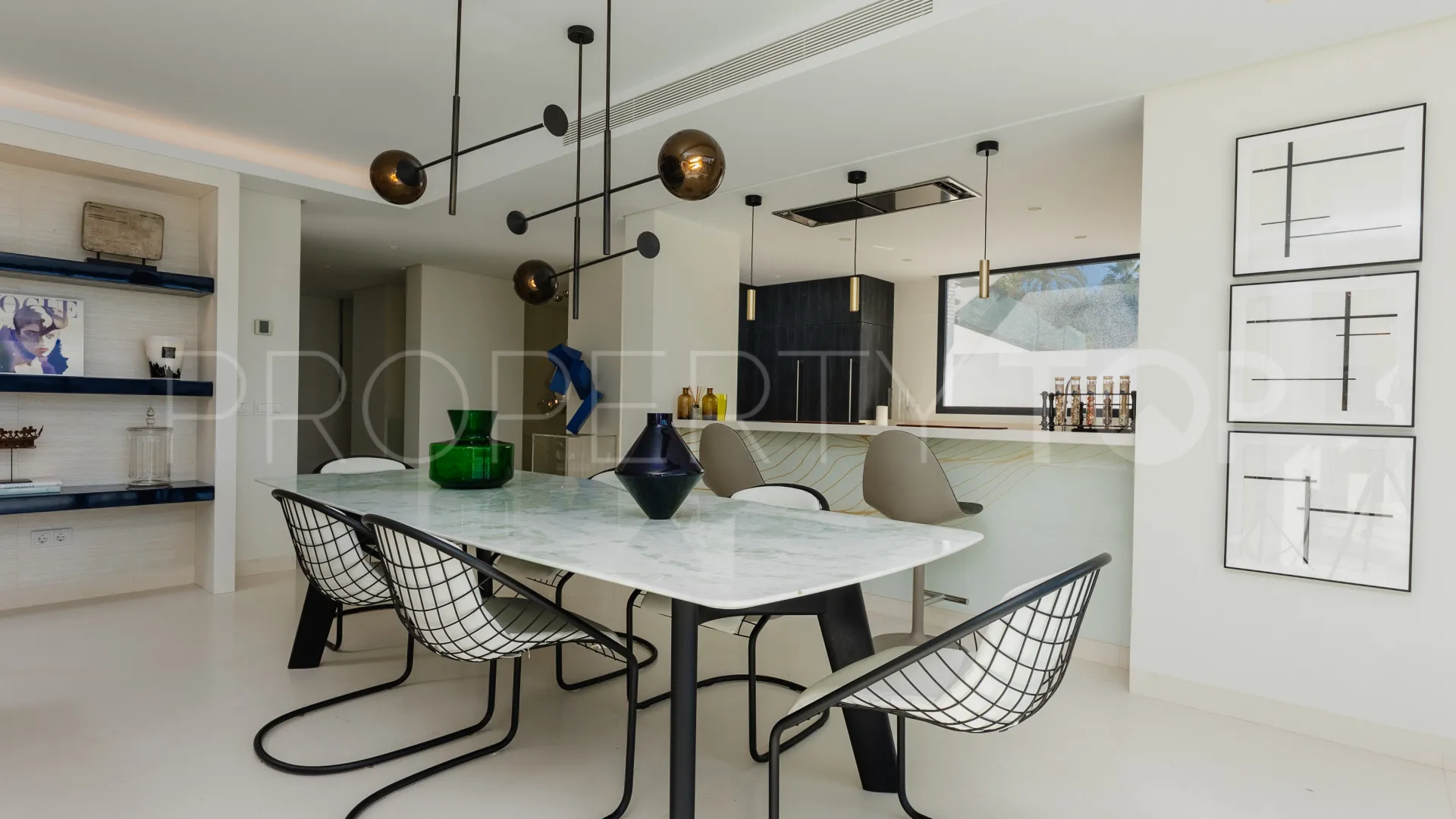 Villa en venta con 4 dormitorios en Nueva Andalucia