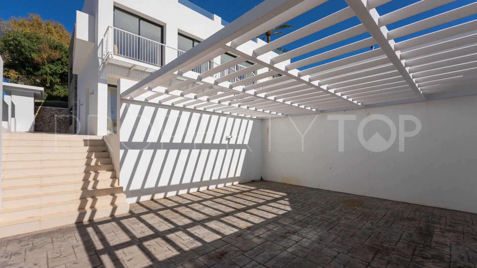 Villa en venta con 4 dormitorios en Nueva Andalucia