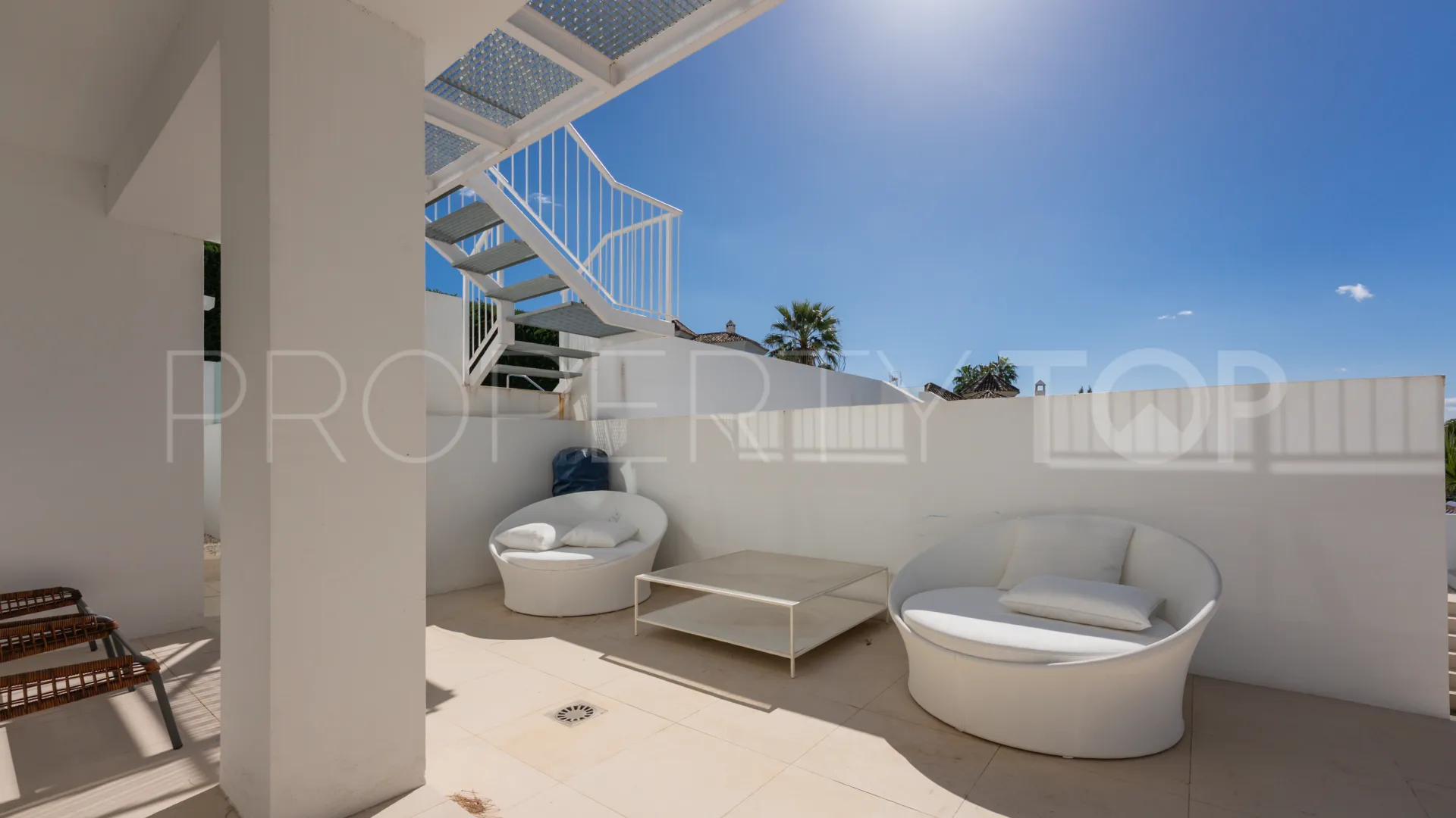 Villa en venta con 4 dormitorios en Nueva Andalucia