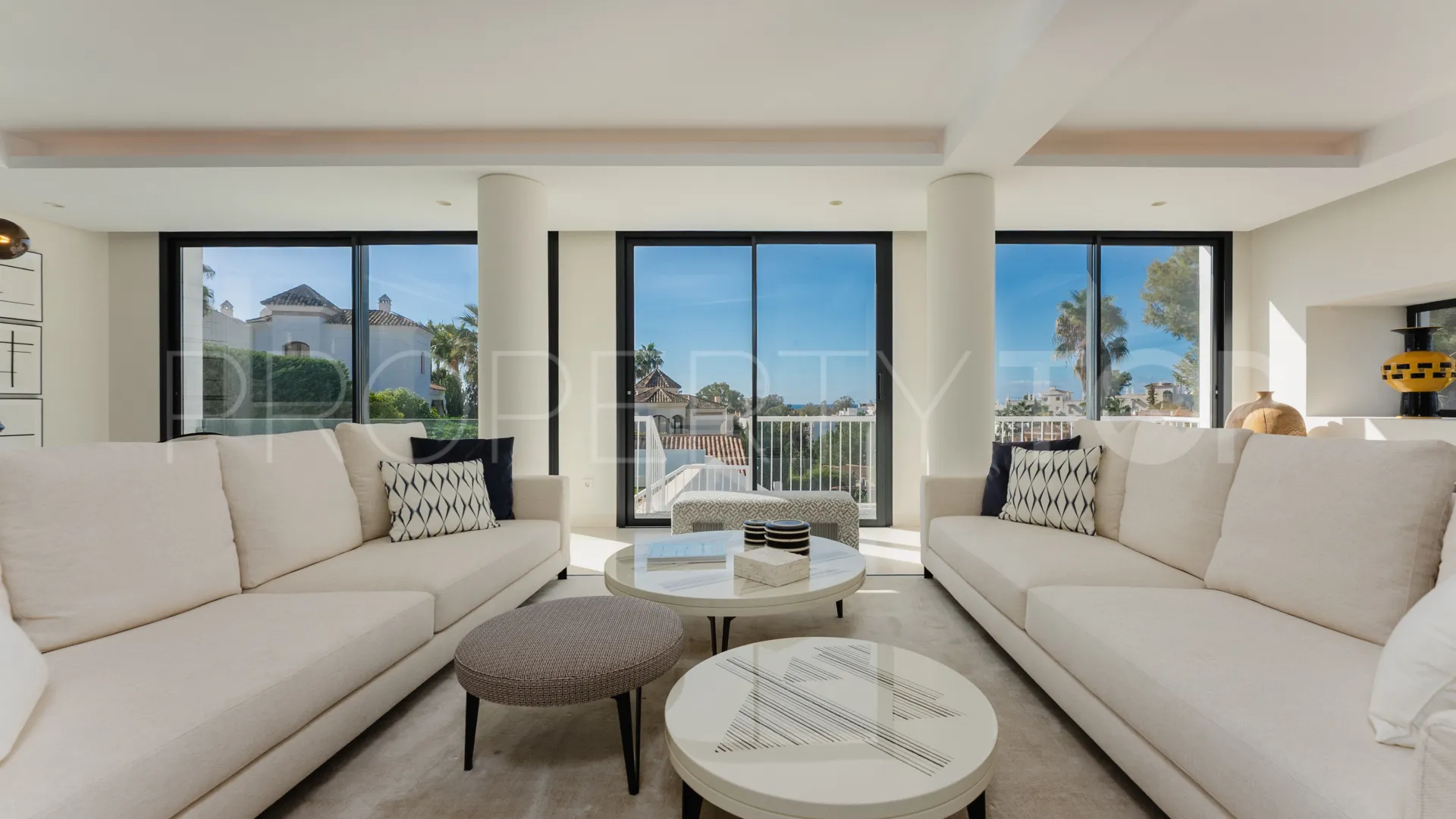 Villa en venta con 4 dormitorios en Nueva Andalucia