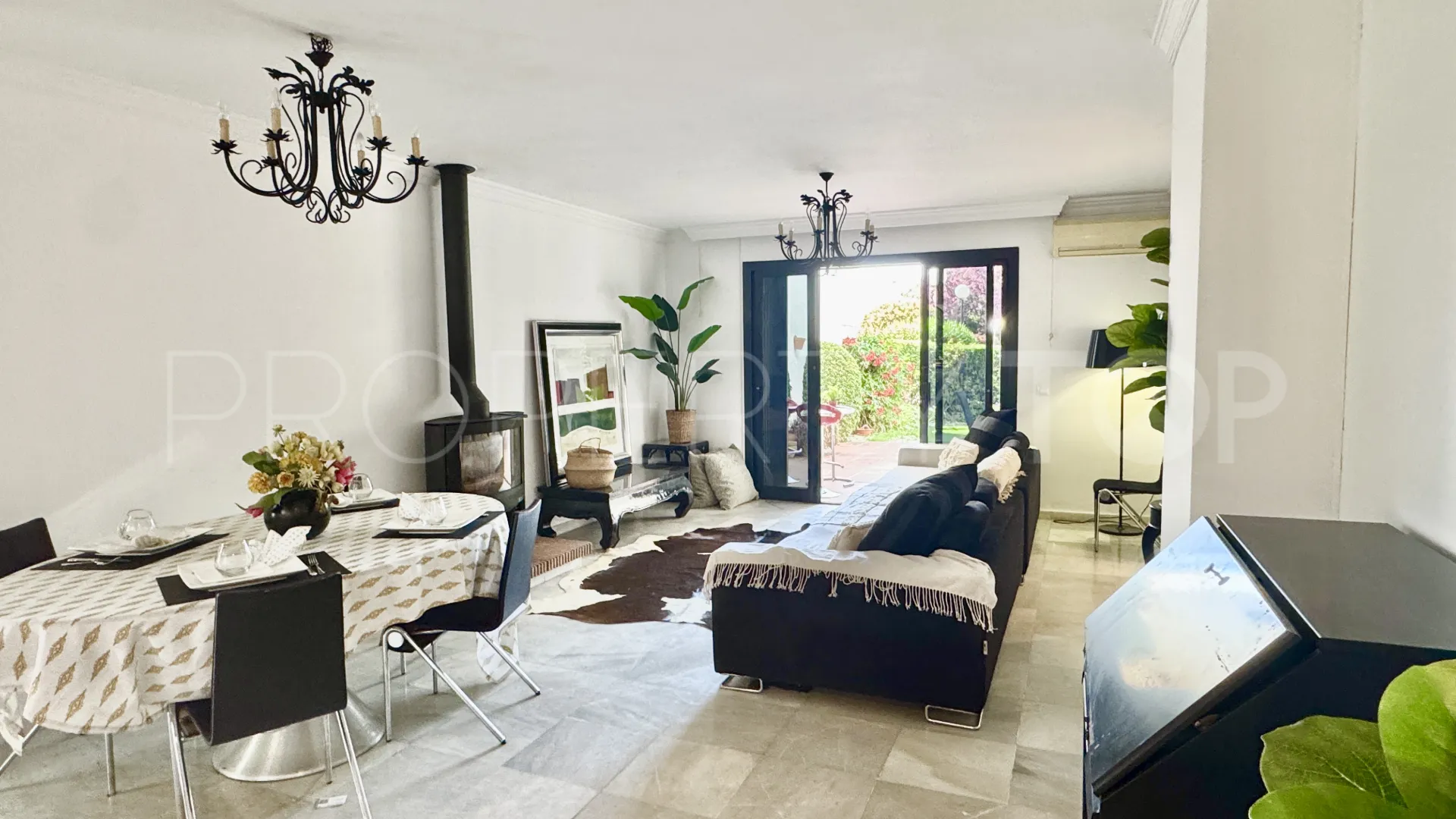 Apartamento planta baja a la venta en Jardines de Sotogrande con 2 dormitorios