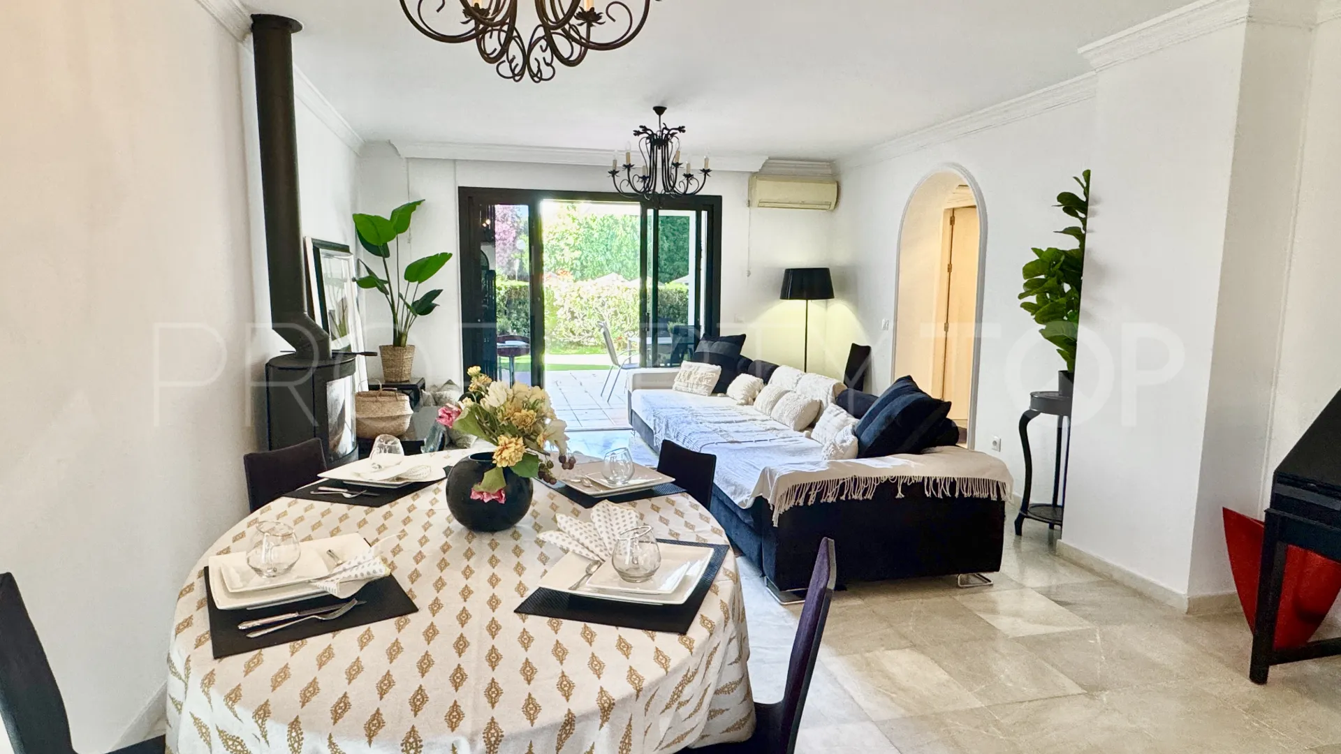Apartamento planta baja a la venta en Jardines de Sotogrande con 2 dormitorios