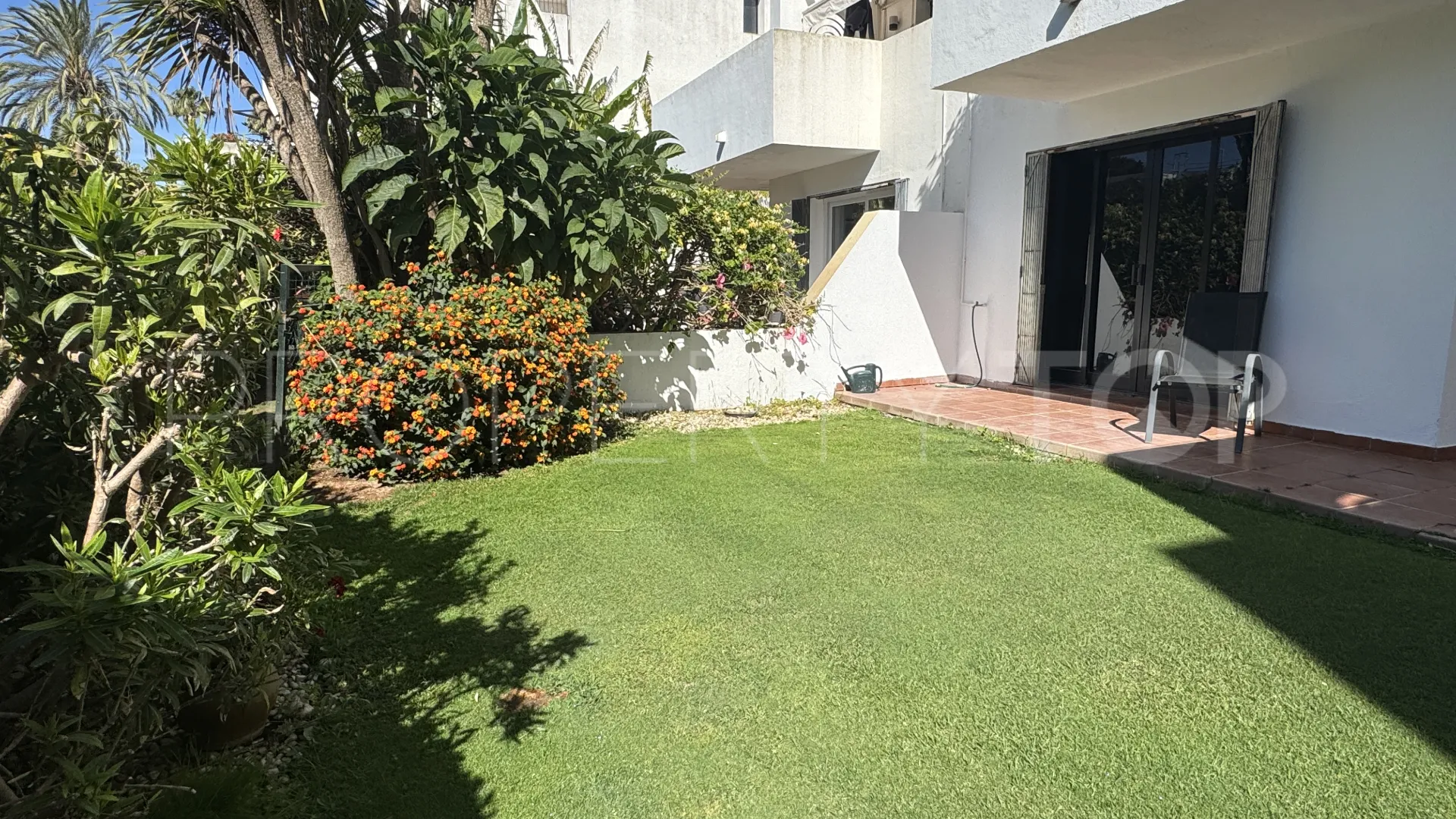 Apartamento planta baja a la venta en Jardines de Sotogrande con 2 dormitorios