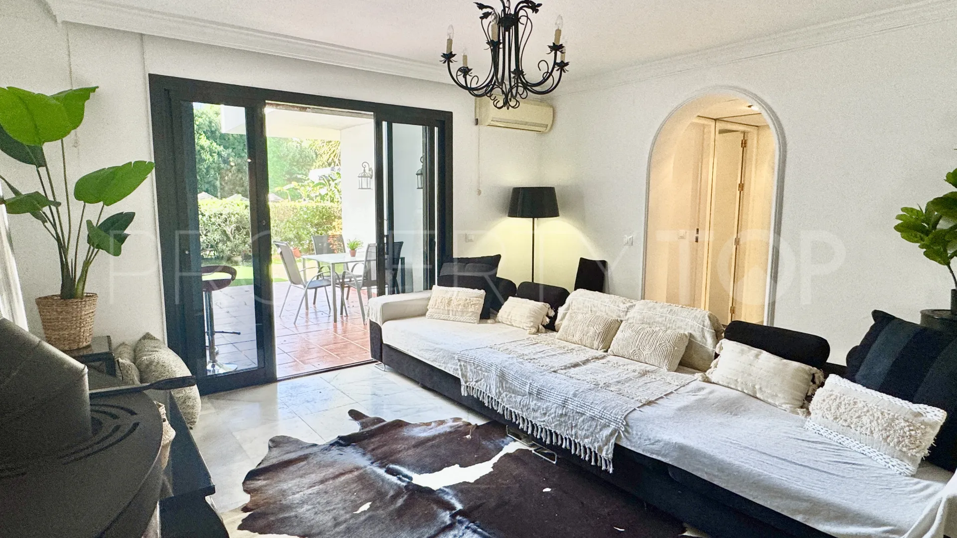 Apartamento planta baja a la venta en Jardines de Sotogrande con 2 dormitorios