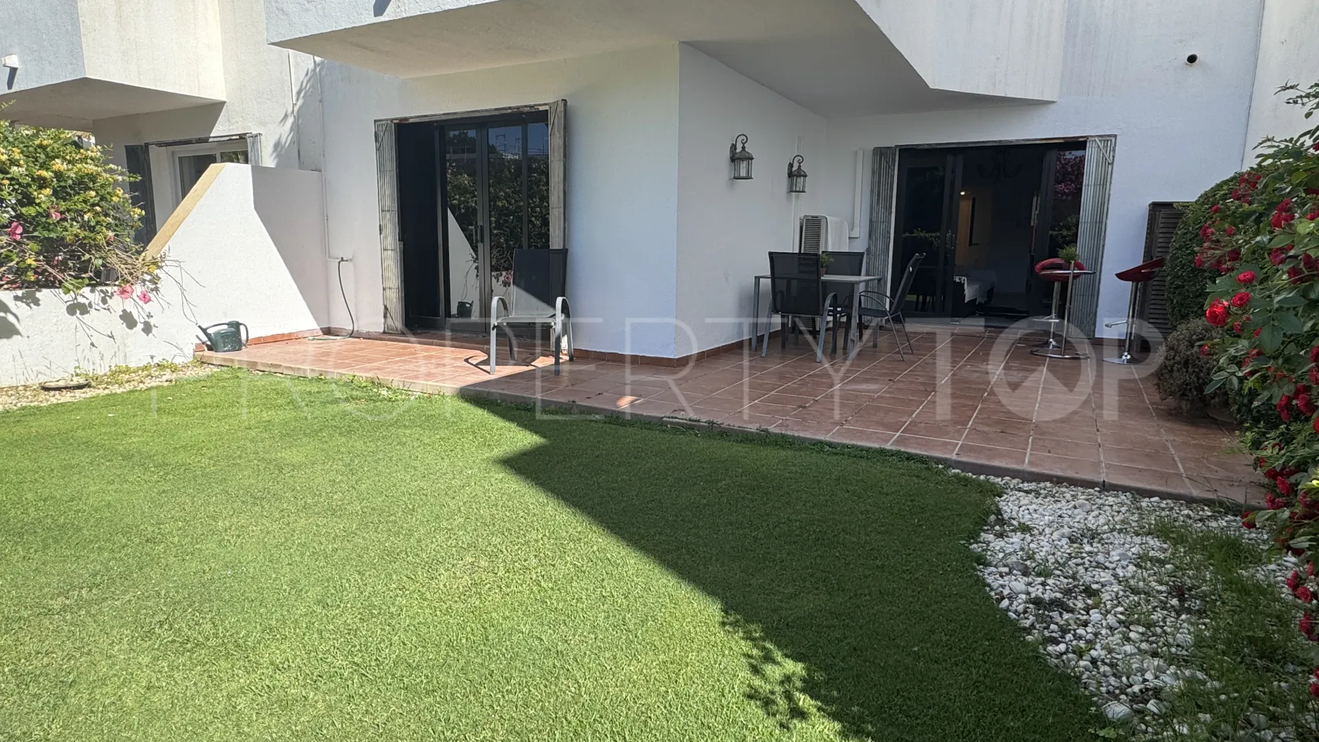 Apartamento planta baja a la venta en Jardines de Sotogrande con 2 dormitorios
