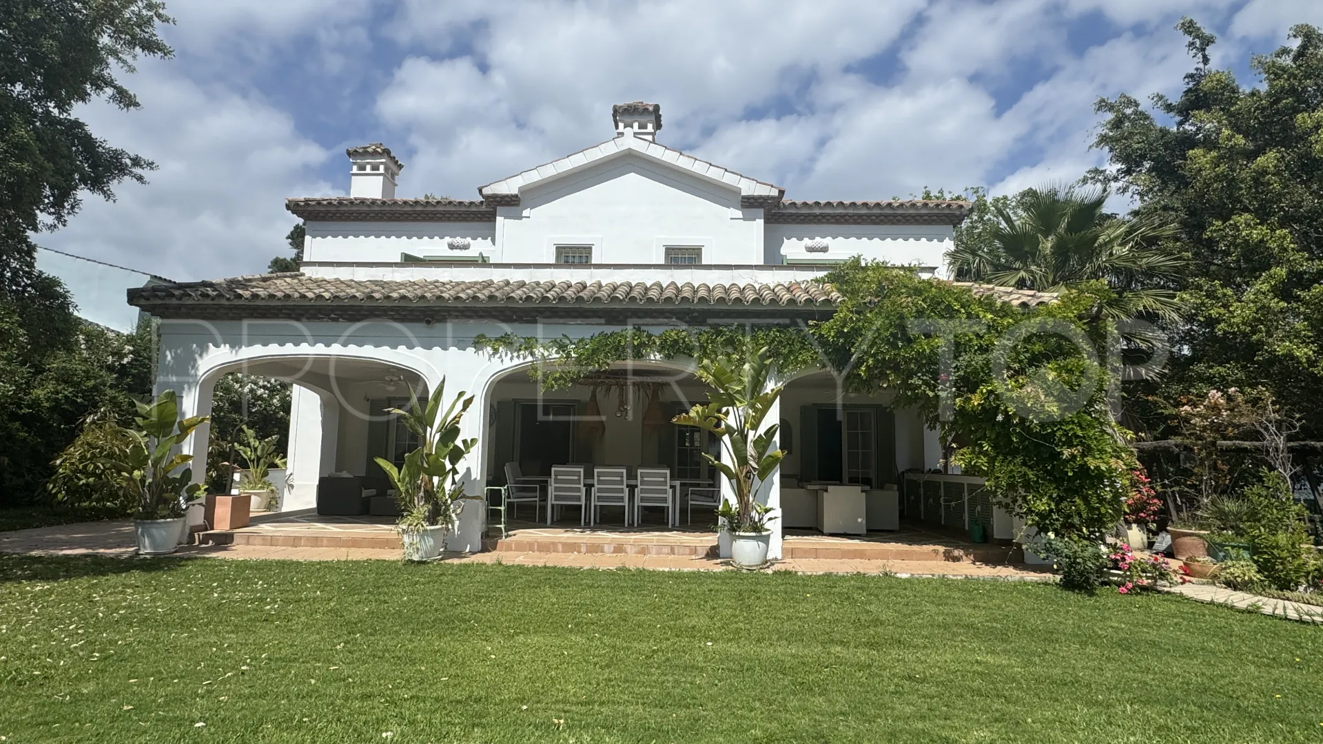 Buy villa in Sotogrande Alto with 5 bedrooms