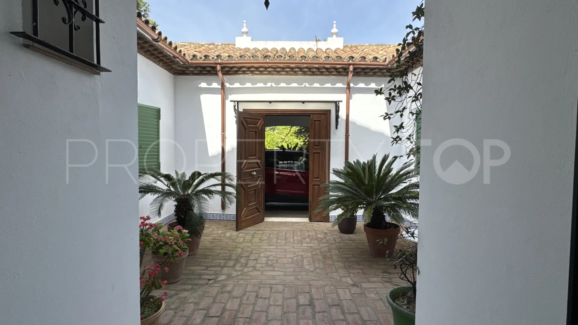 Buy villa in Sotogrande Alto with 5 bedrooms