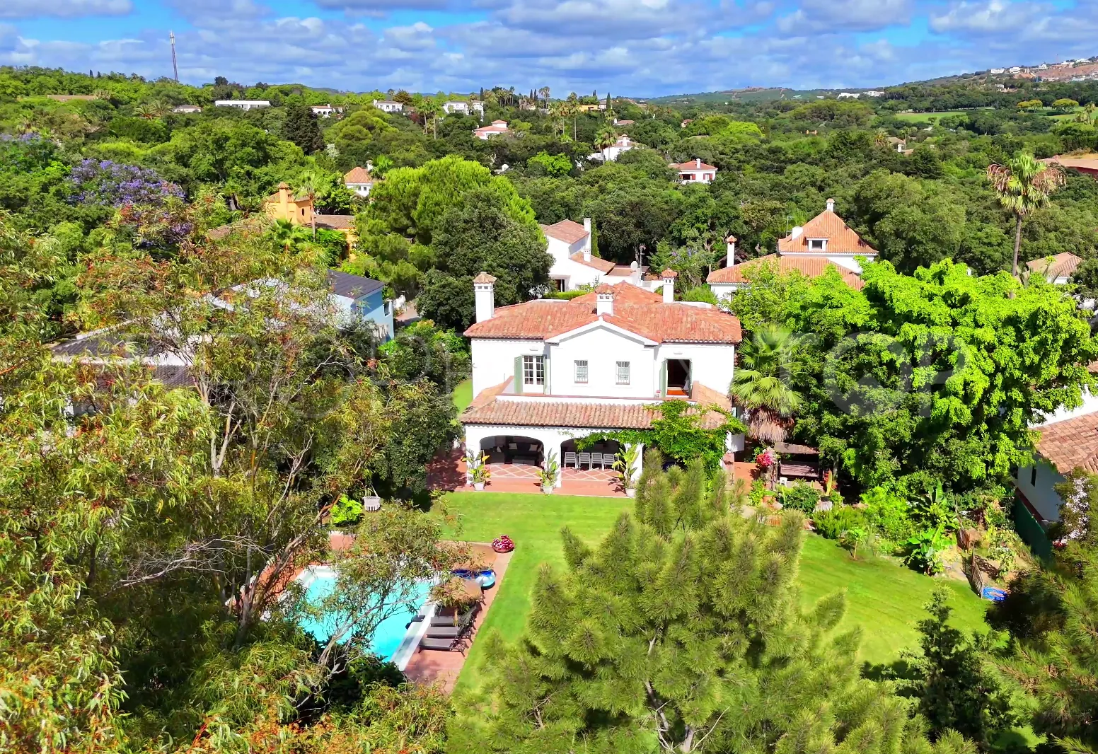 Buy villa in Sotogrande Alto with 5 bedrooms