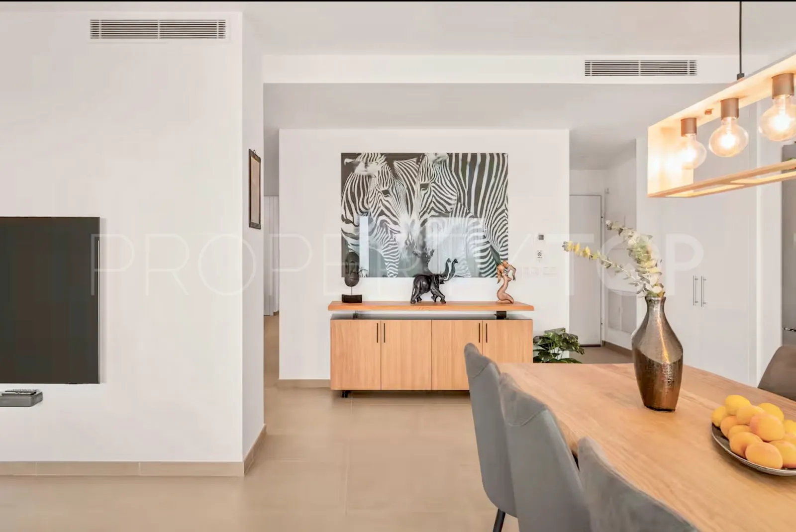 Se vende apartamento planta baja en Bahia de las Rocas de 2 dormitorios