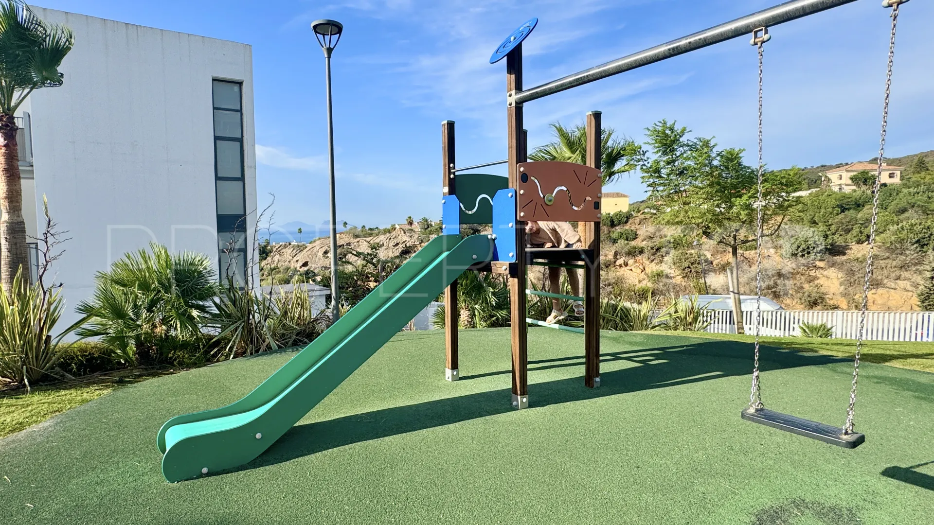 Se vende apartamento planta baja en Bahia de las Rocas de 2 dormitorios