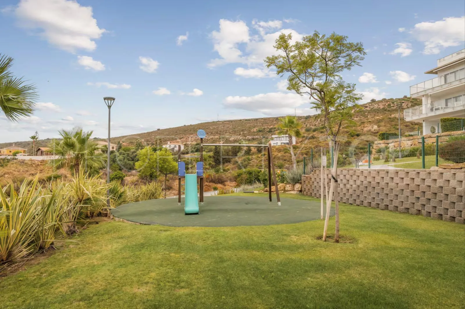 For sale Bahia de las Rocas ground floor apartment with 2 bedrooms