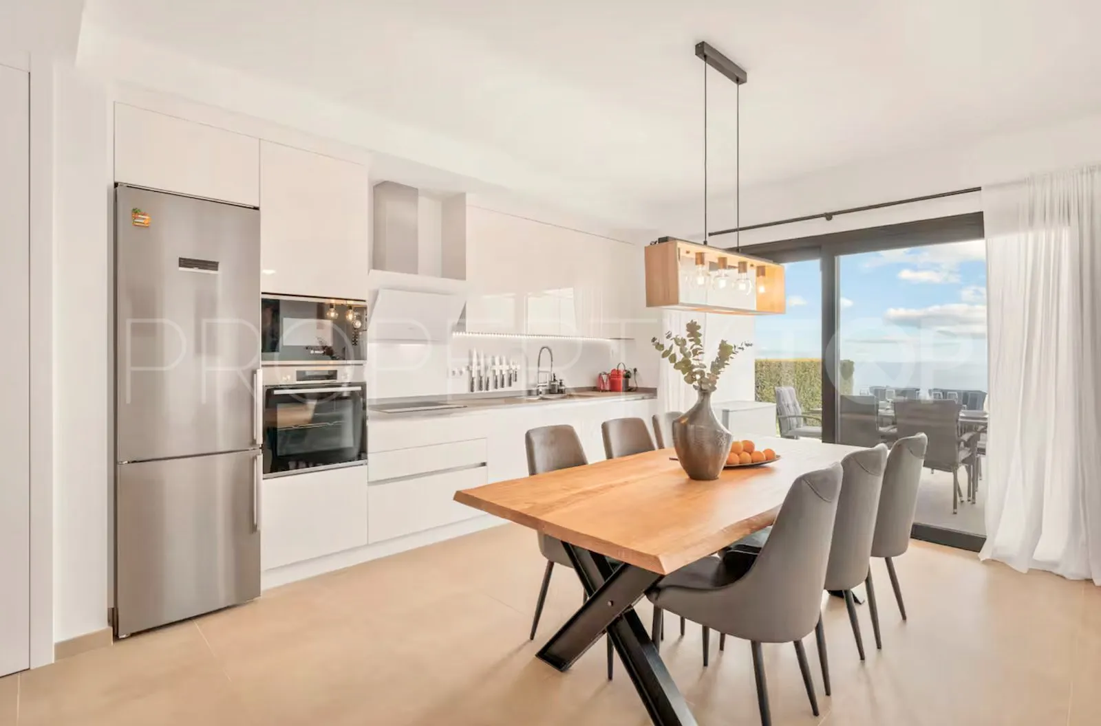 Se vende apartamento planta baja en Bahia de las Rocas de 2 dormitorios