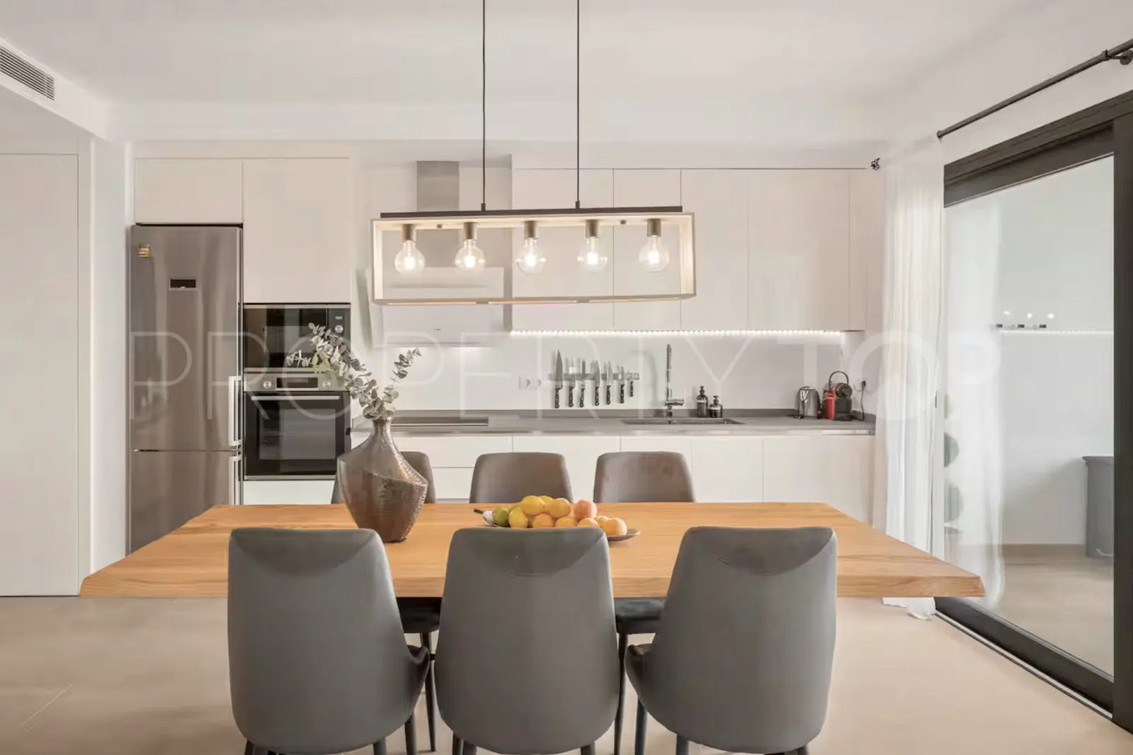 Se vende apartamento planta baja en Bahia de las Rocas de 2 dormitorios