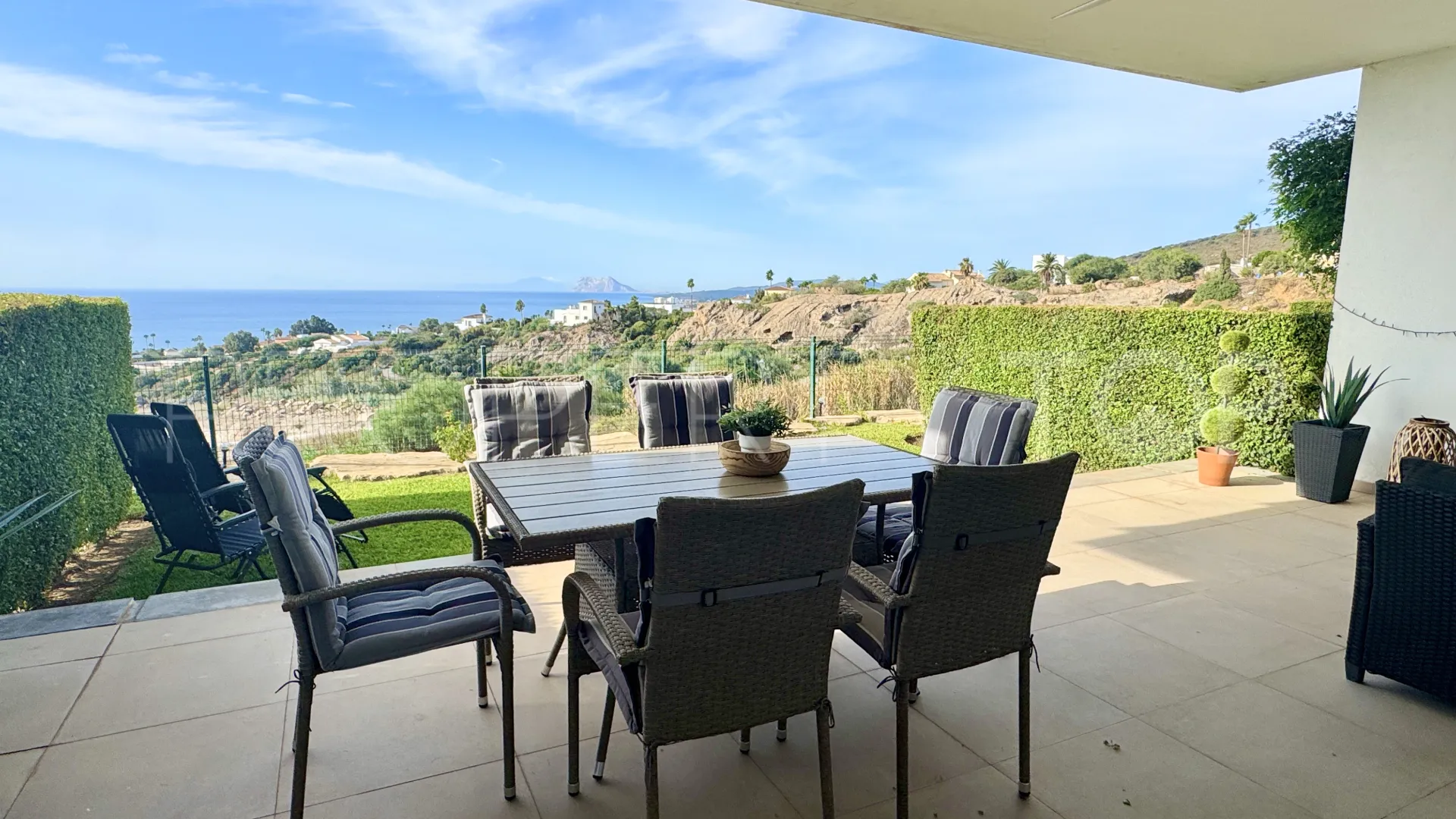 Se vende apartamento planta baja en Bahia de las Rocas de 2 dormitorios