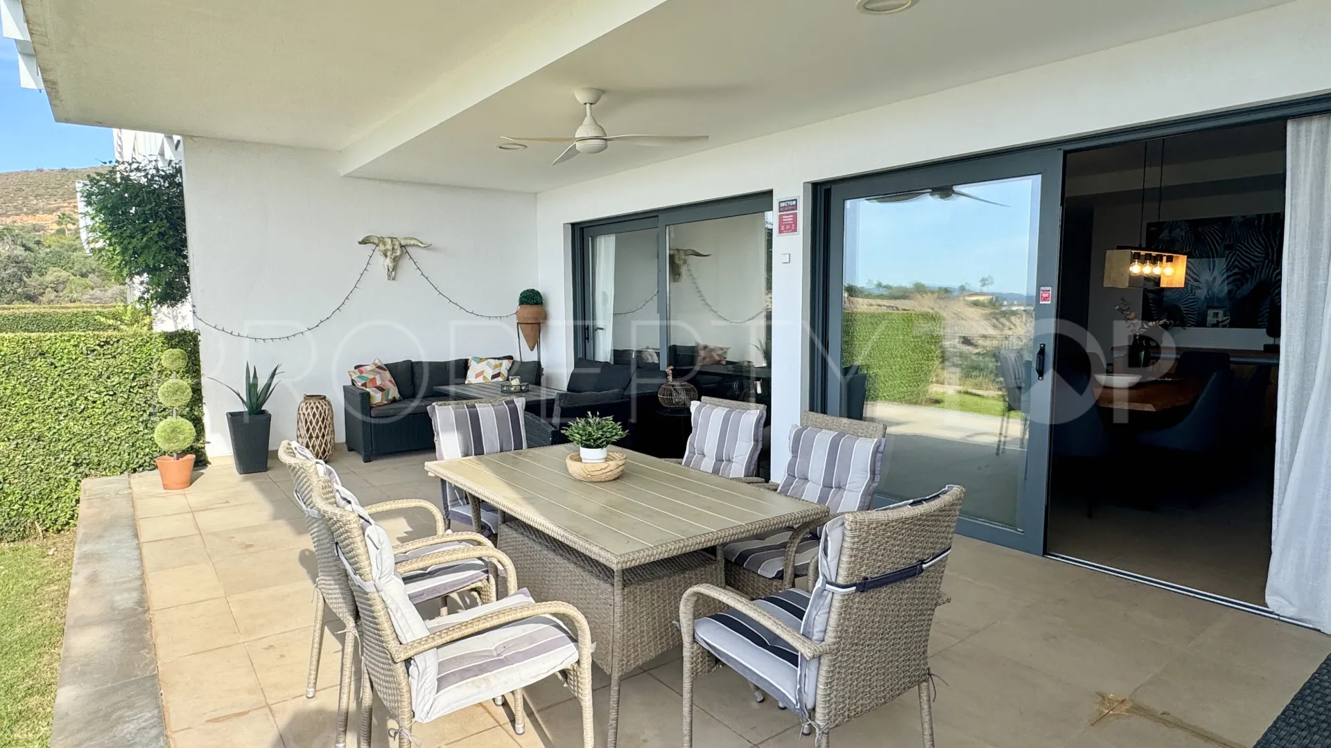 Se vende apartamento planta baja en Bahia de las Rocas de 2 dormitorios