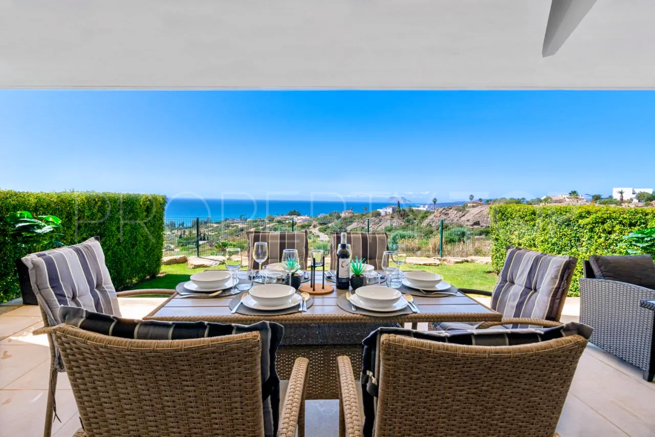 Se vende apartamento planta baja en Bahia de las Rocas de 2 dormitorios