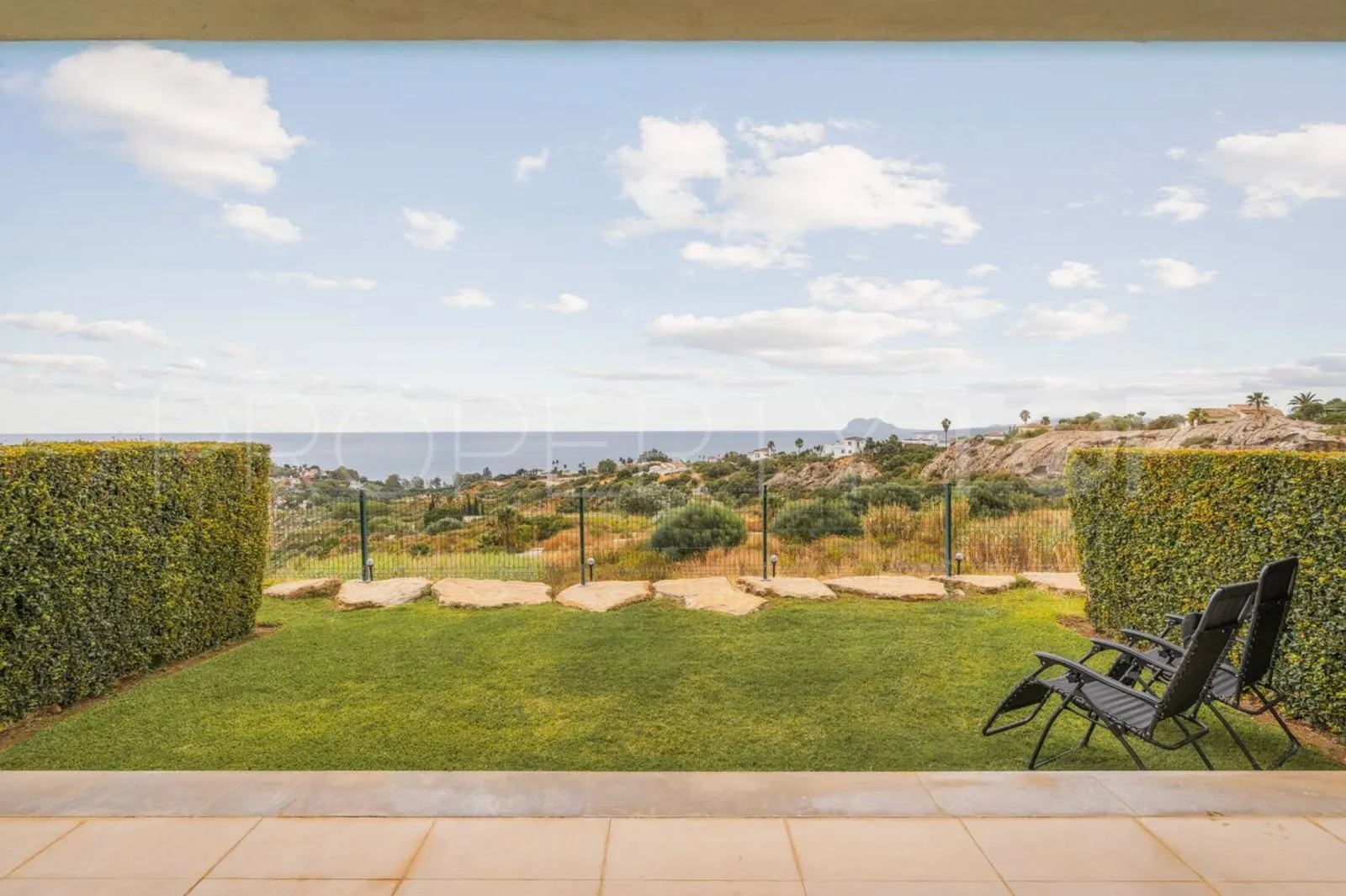 For sale Bahia de las Rocas ground floor apartment with 2 bedrooms