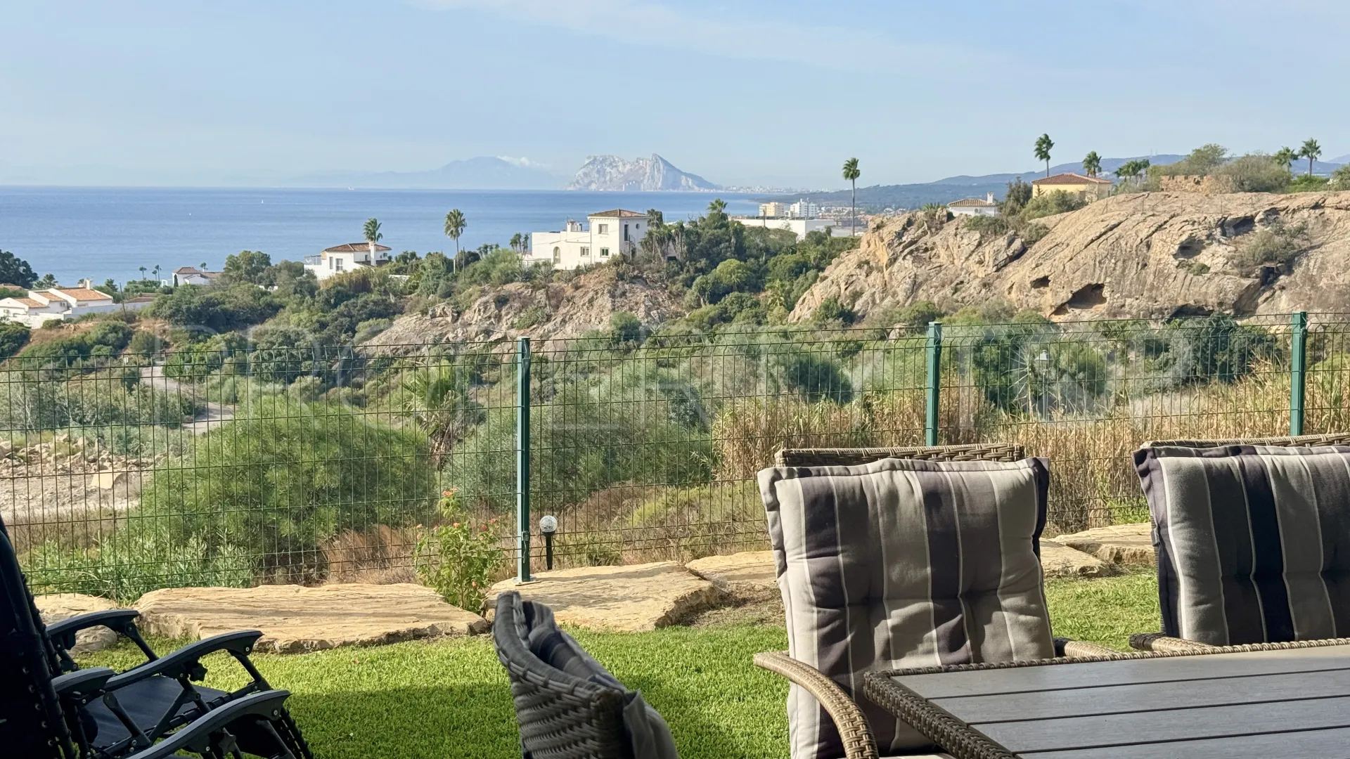 Se vende apartamento planta baja en Bahia de las Rocas de 2 dormitorios
