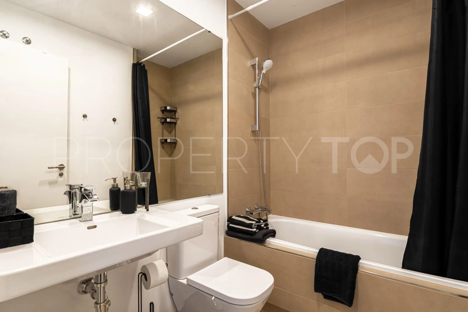 For sale Bahia de las Rocas ground floor apartment with 2 bedrooms