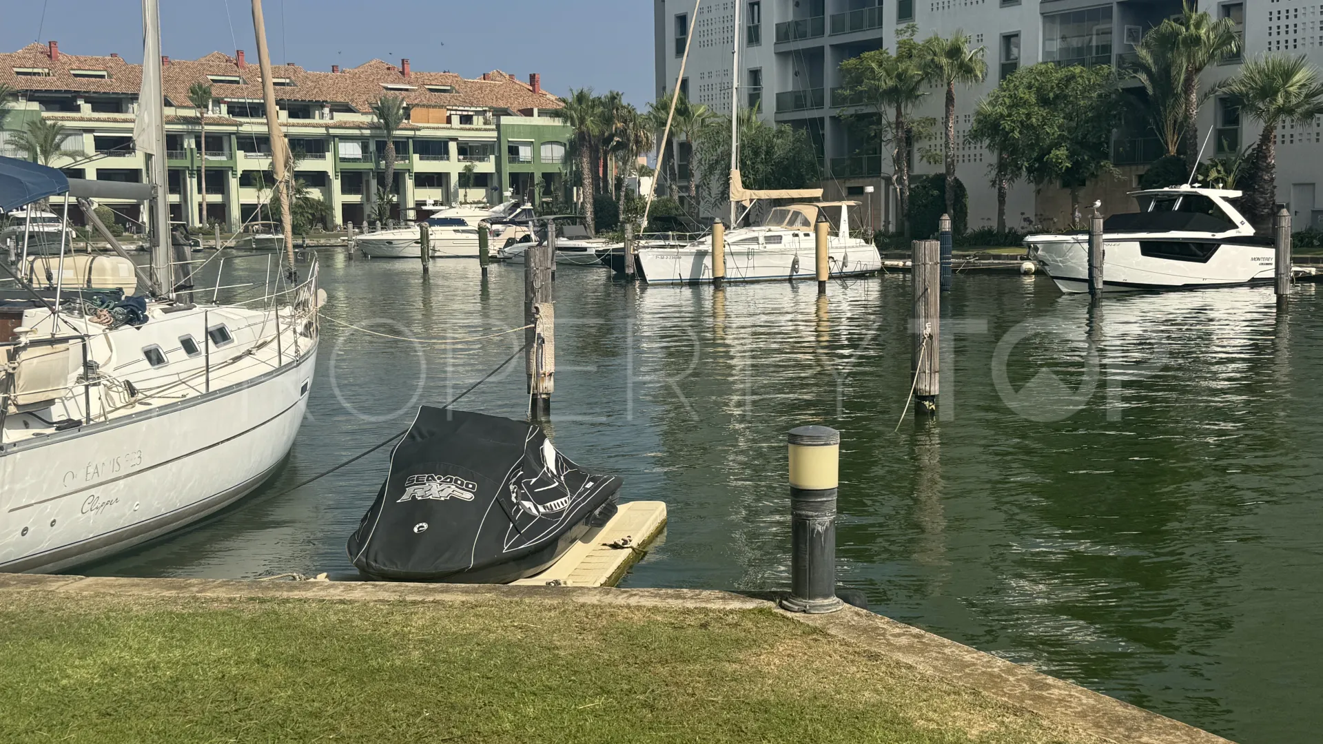 For sale 3 bedrooms ground floor apartment in Isla Carey