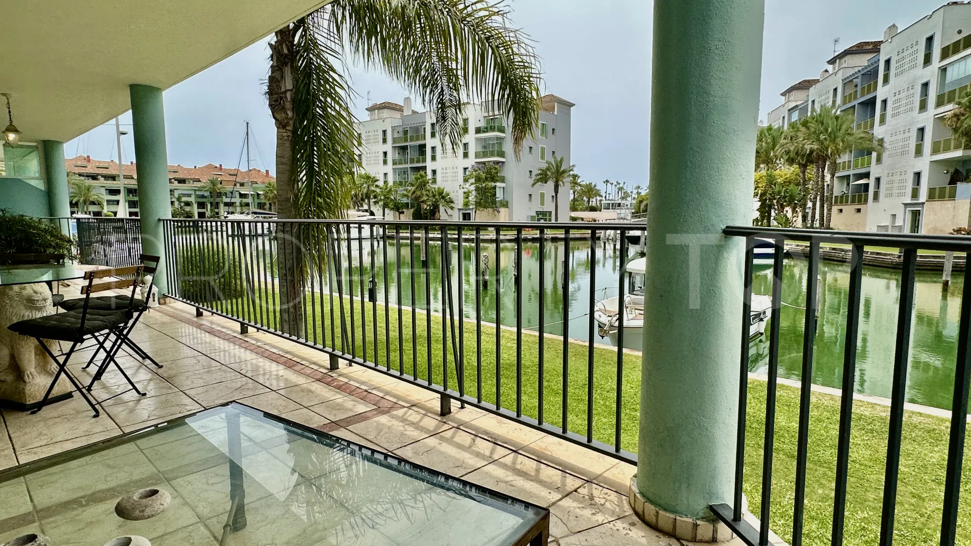 For sale 3 bedrooms ground floor apartment in Isla Carey