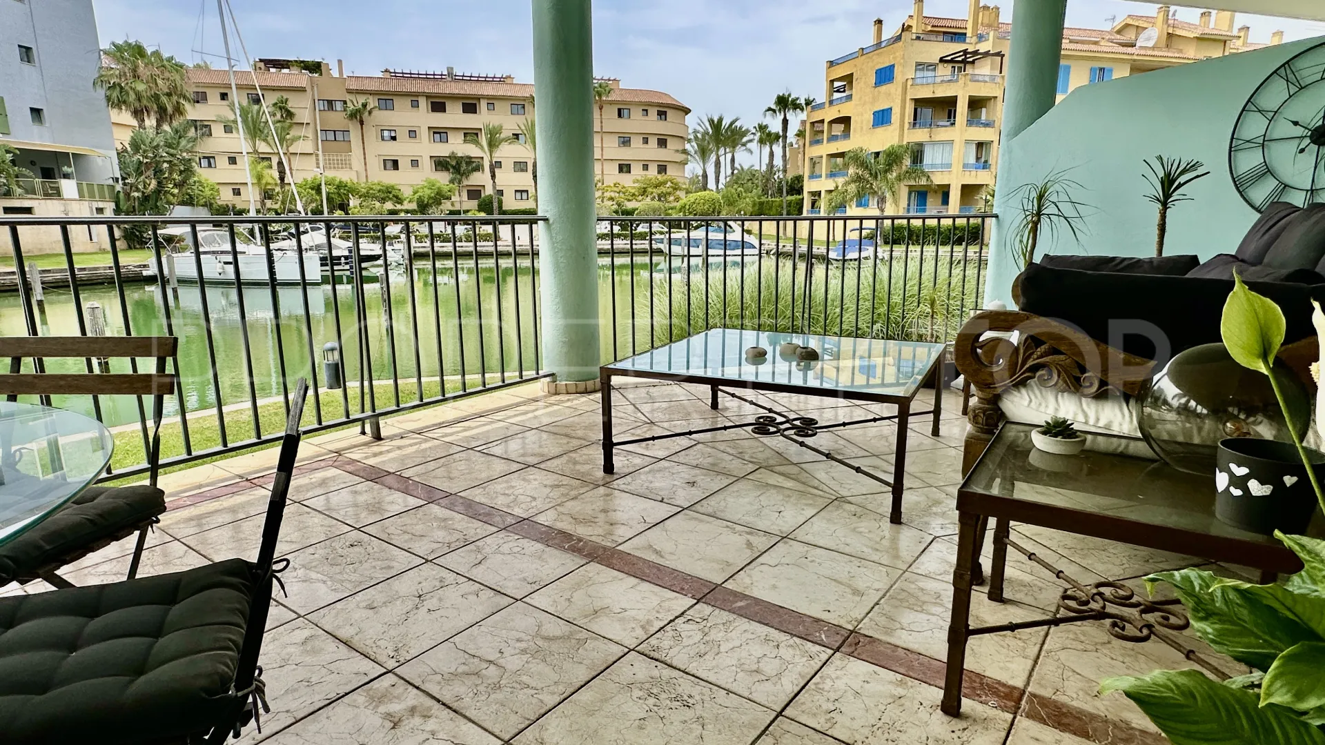 For sale 3 bedrooms ground floor apartment in Isla Carey