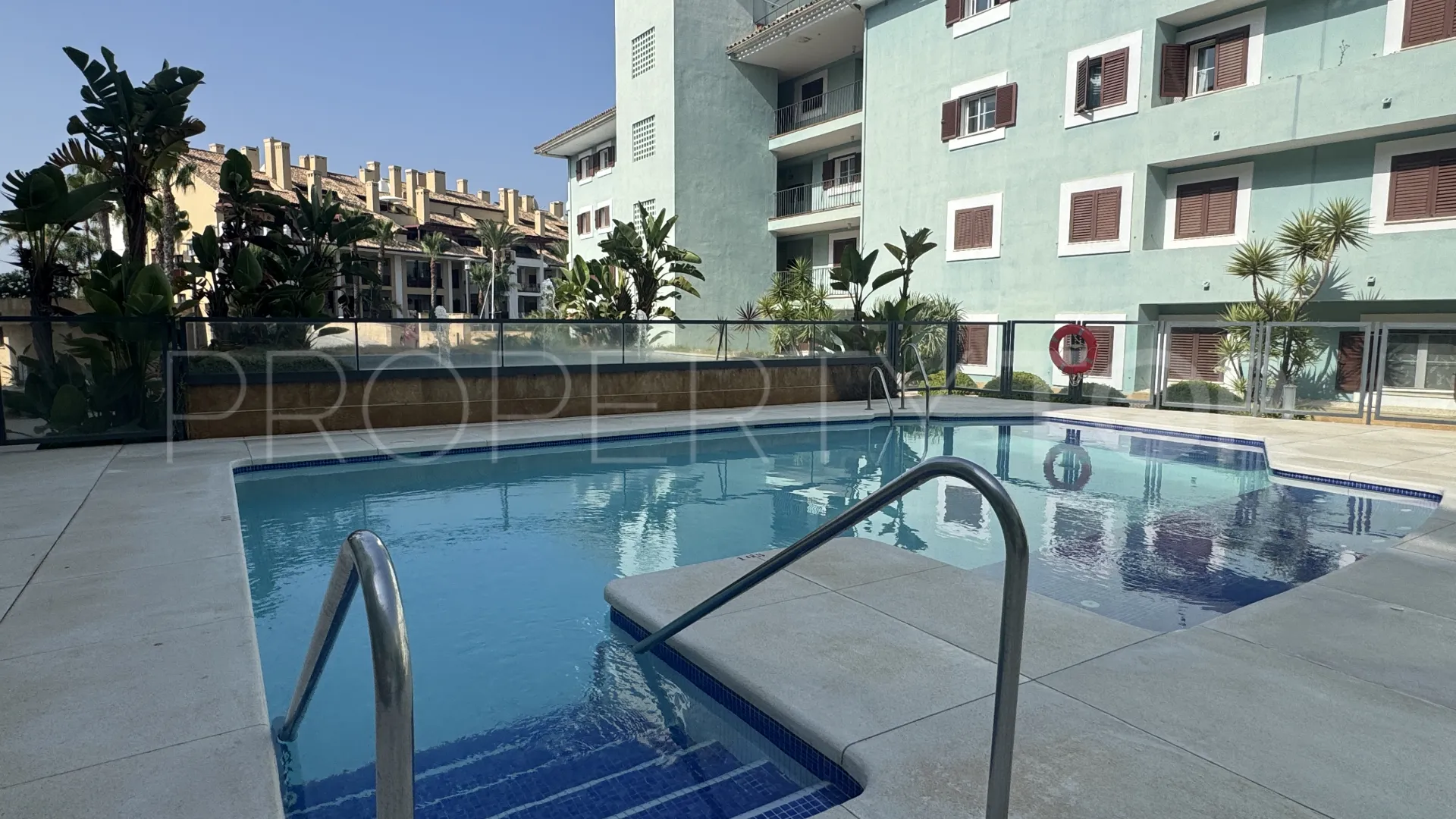 For sale 3 bedrooms ground floor apartment in Isla Carey