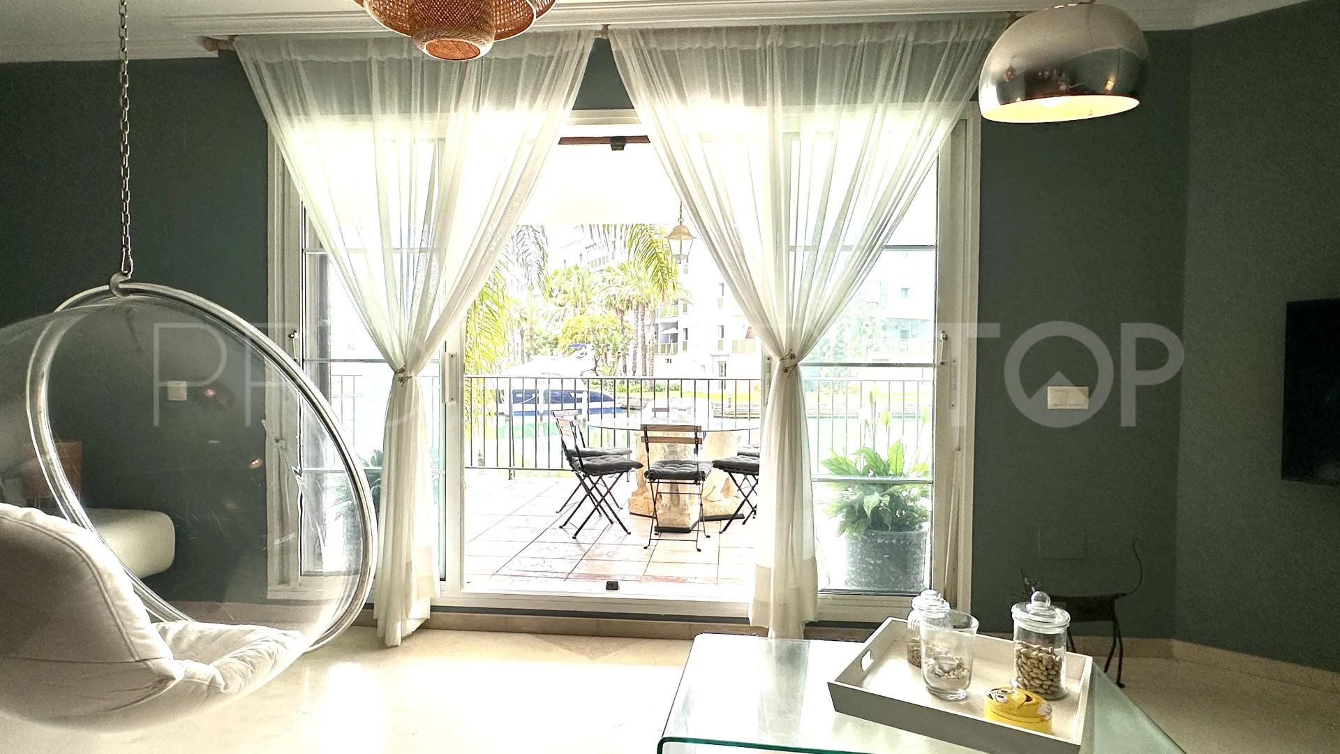 For sale 3 bedrooms ground floor apartment in Isla Carey