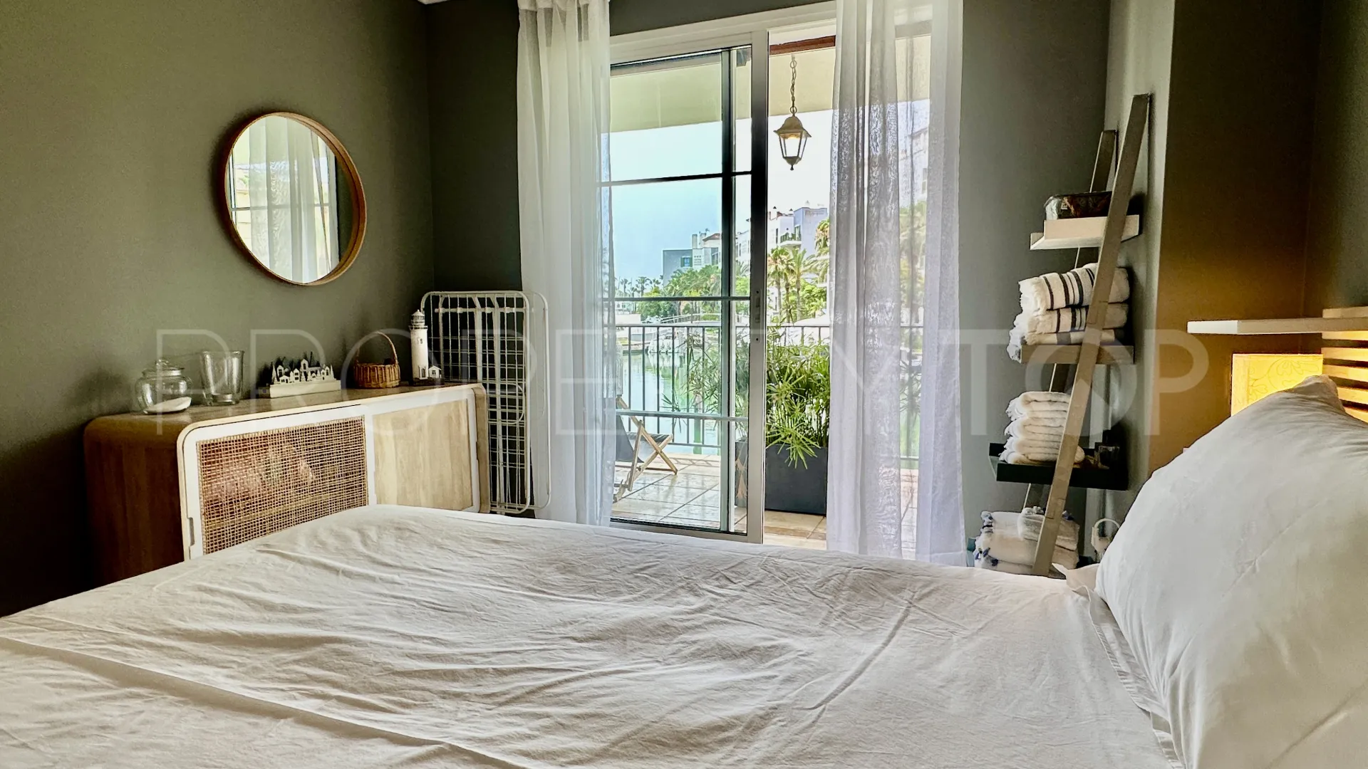 For sale 3 bedrooms ground floor apartment in Isla Carey