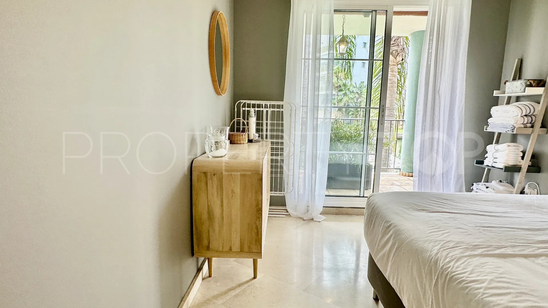 For sale 3 bedrooms ground floor apartment in Isla Carey
