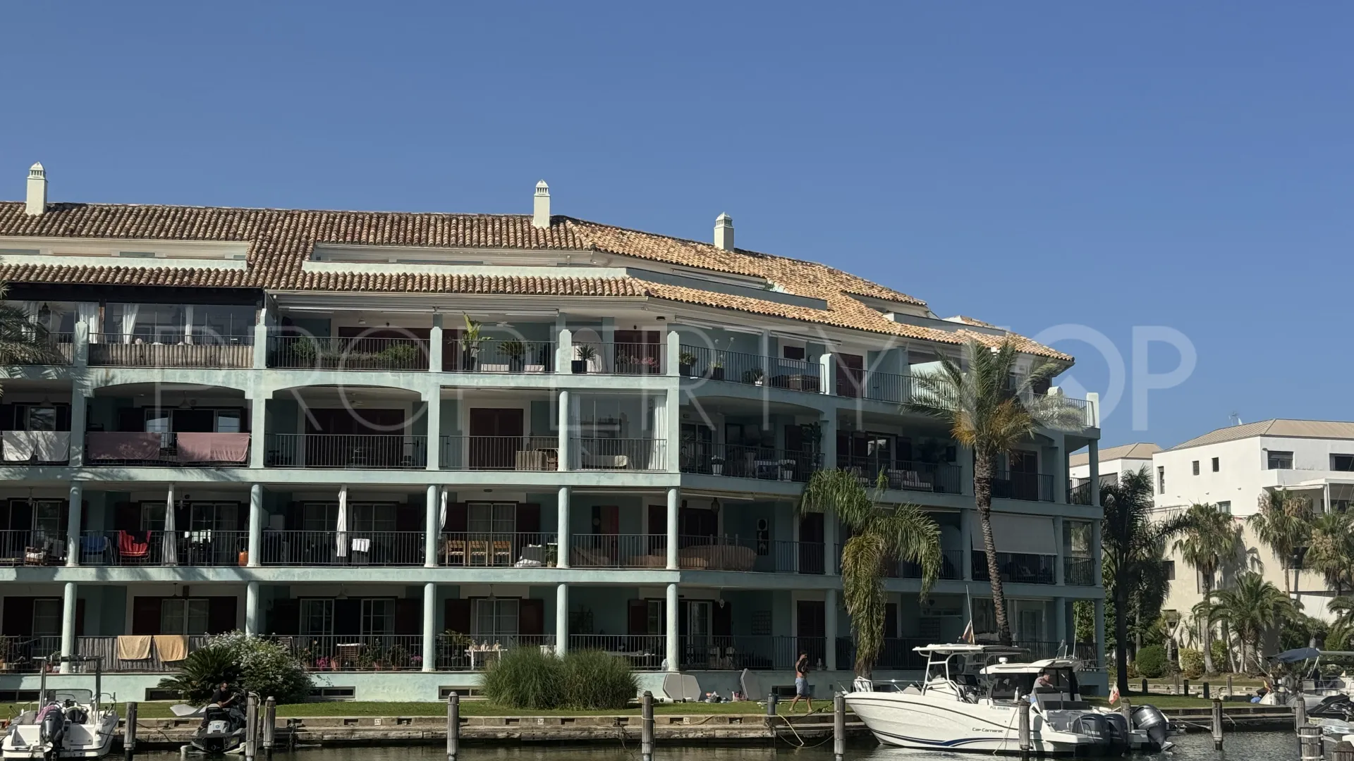For sale 3 bedrooms ground floor apartment in Isla Carey