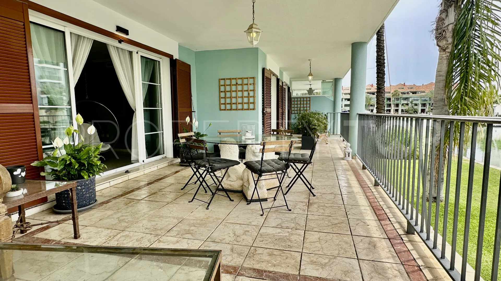 For sale 3 bedrooms ground floor apartment in Isla Carey