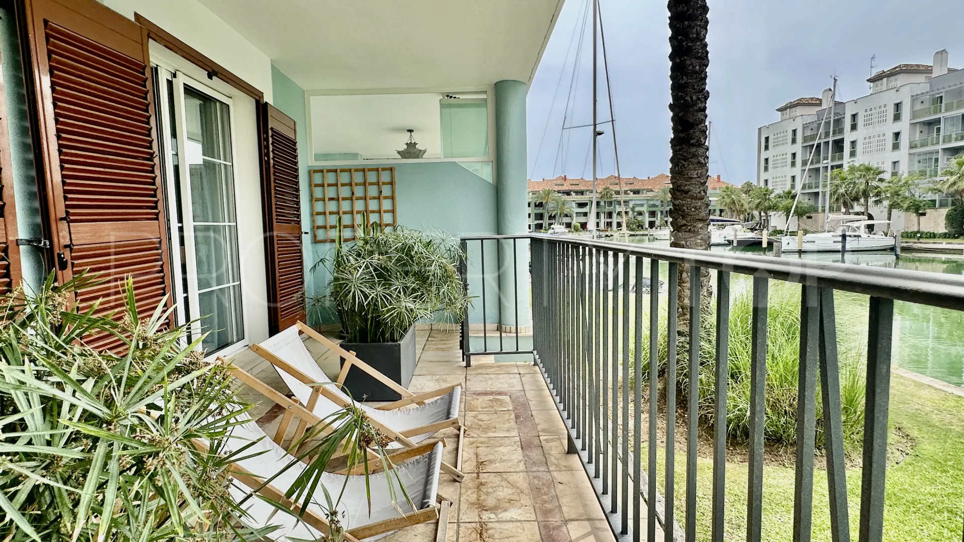 For sale 3 bedrooms ground floor apartment in Isla Carey
