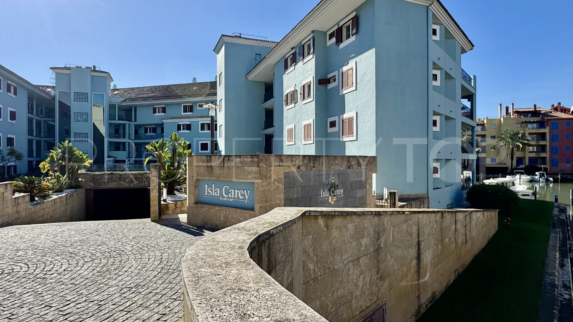 For sale 3 bedrooms ground floor apartment in Isla Carey