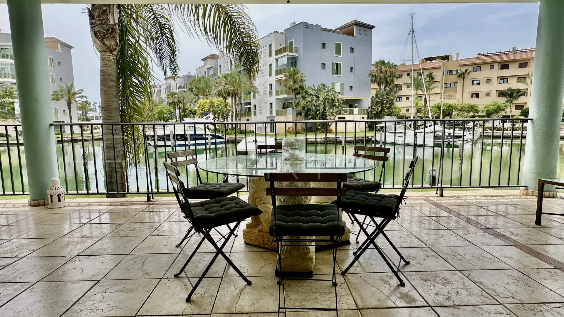 For sale 3 bedrooms ground floor apartment in Isla Carey