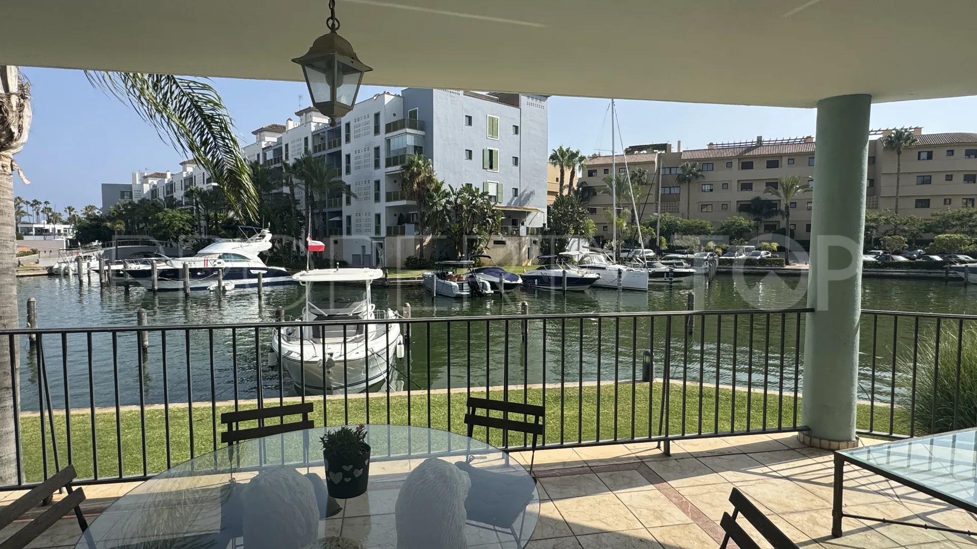 For sale 3 bedrooms ground floor apartment in Isla Carey