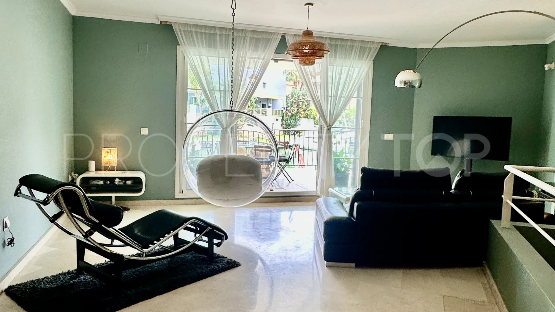For sale 3 bedrooms ground floor apartment in Isla Carey